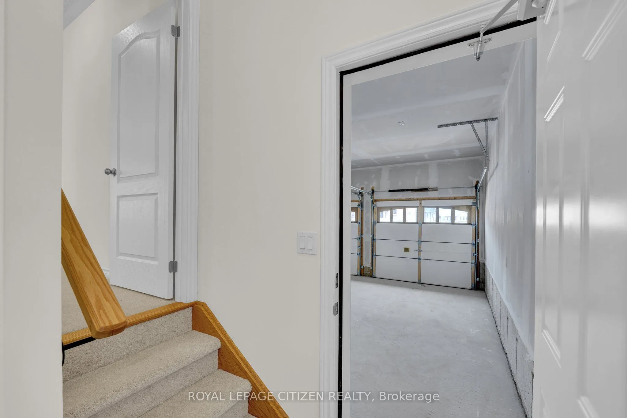 98 North Garden Boulevard W