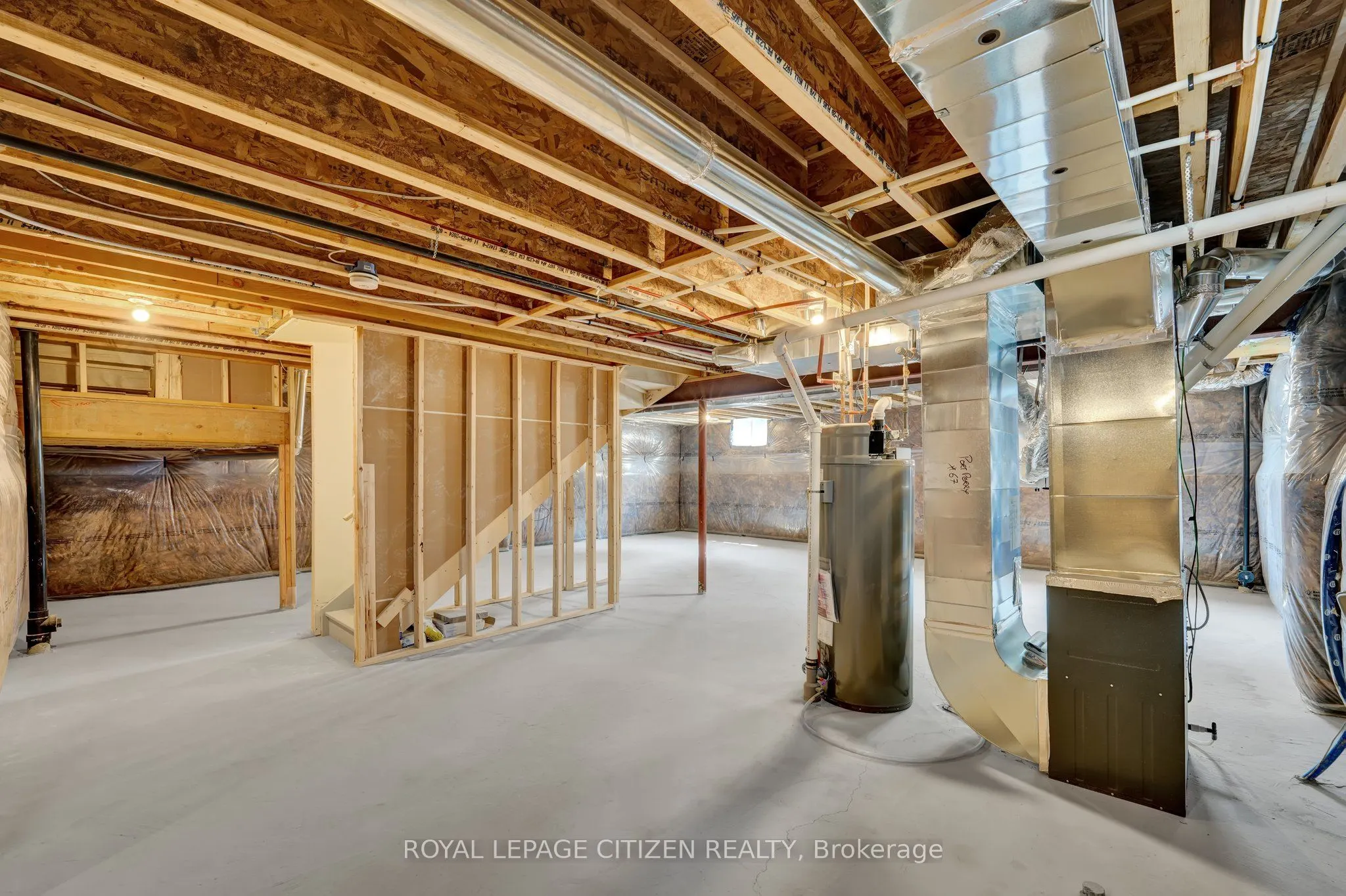 98 North Garden Boulevard W