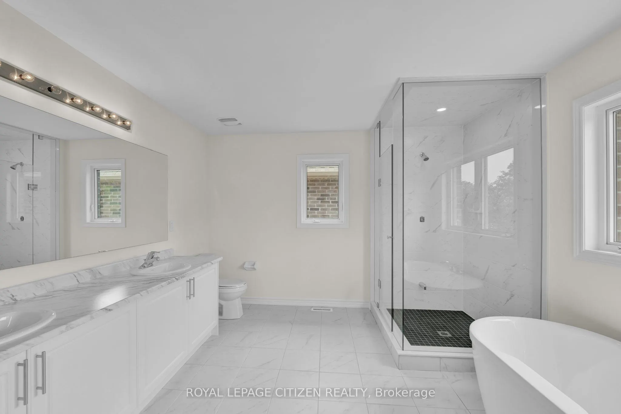 98 North Garden Boulevard W