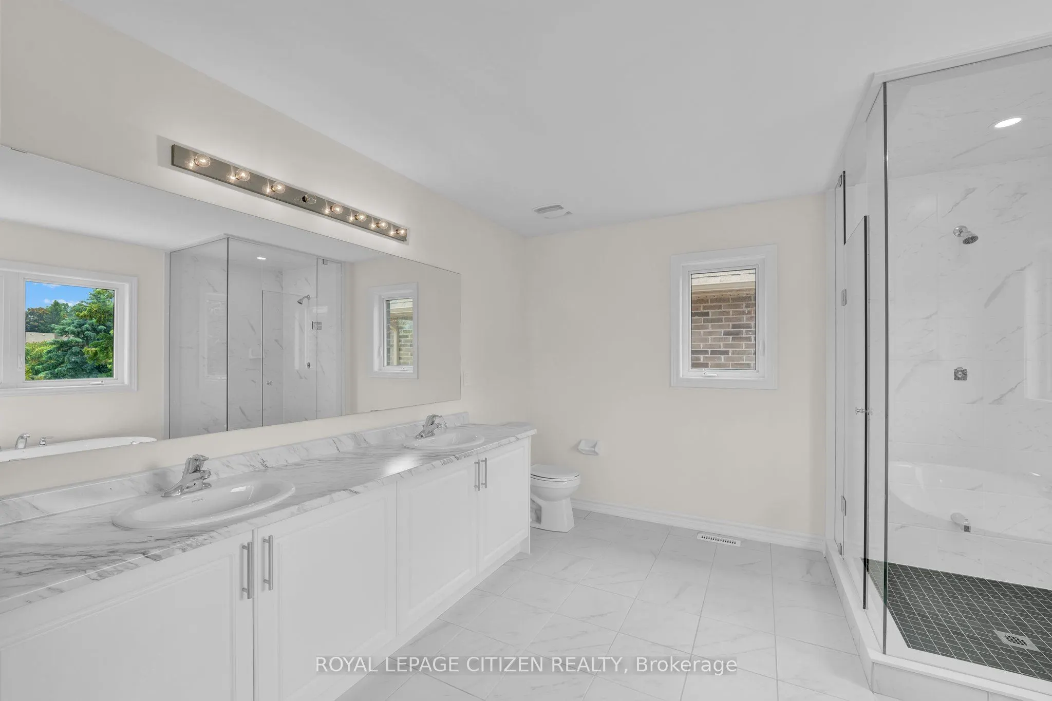 98 North Garden Boulevard W