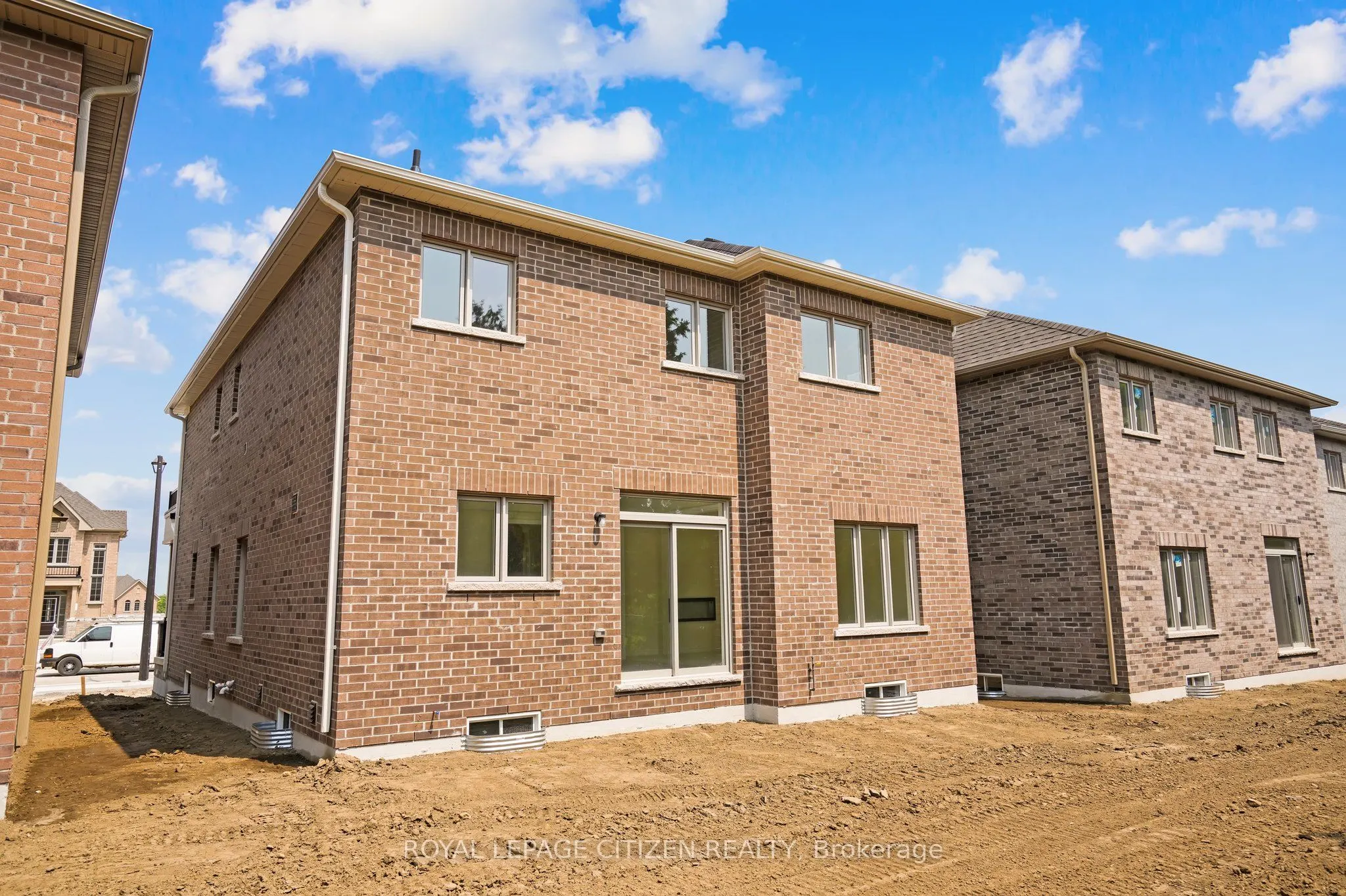98 North Garden Boulevard W