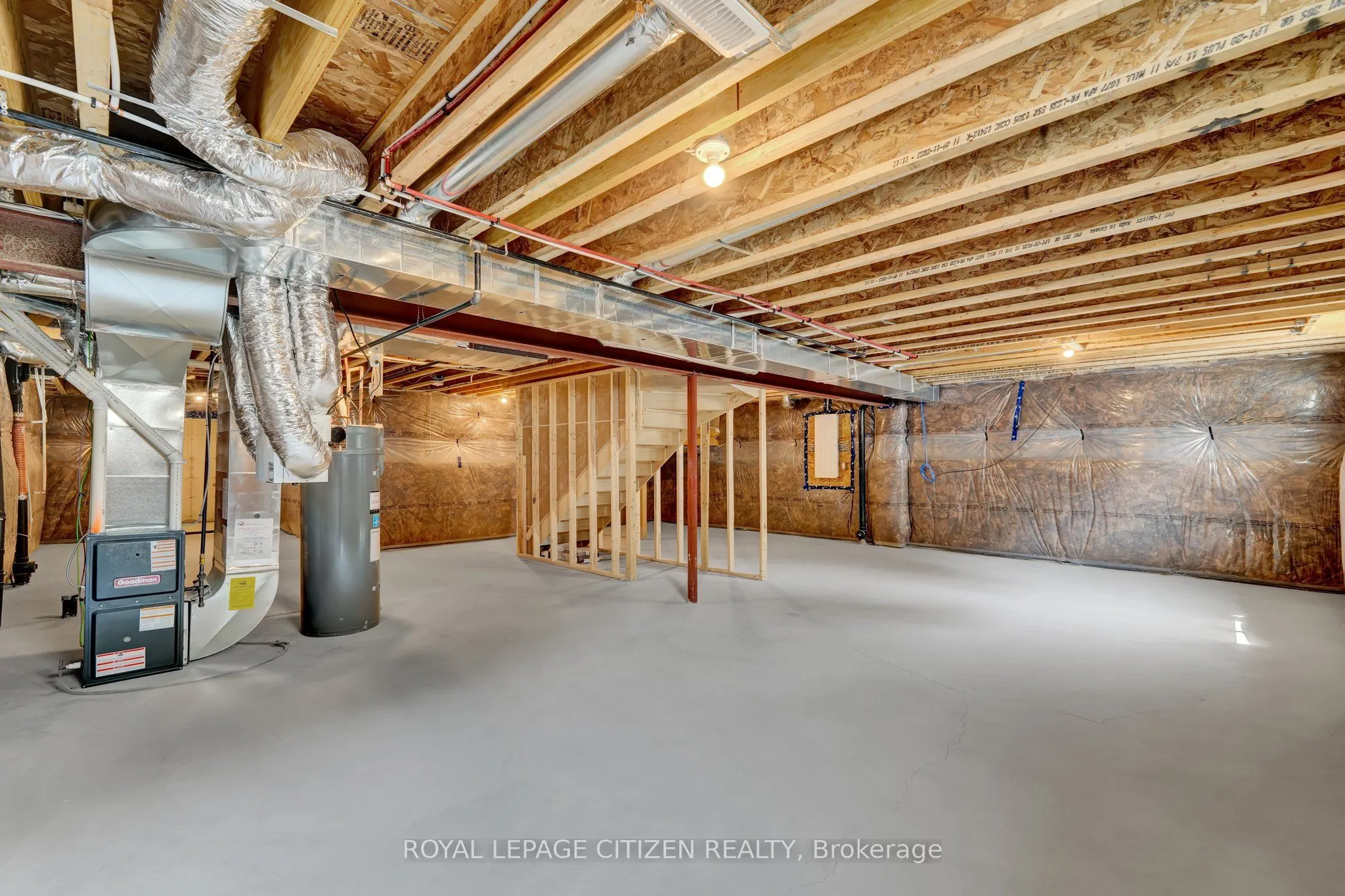 98 North Garden Boulevard W