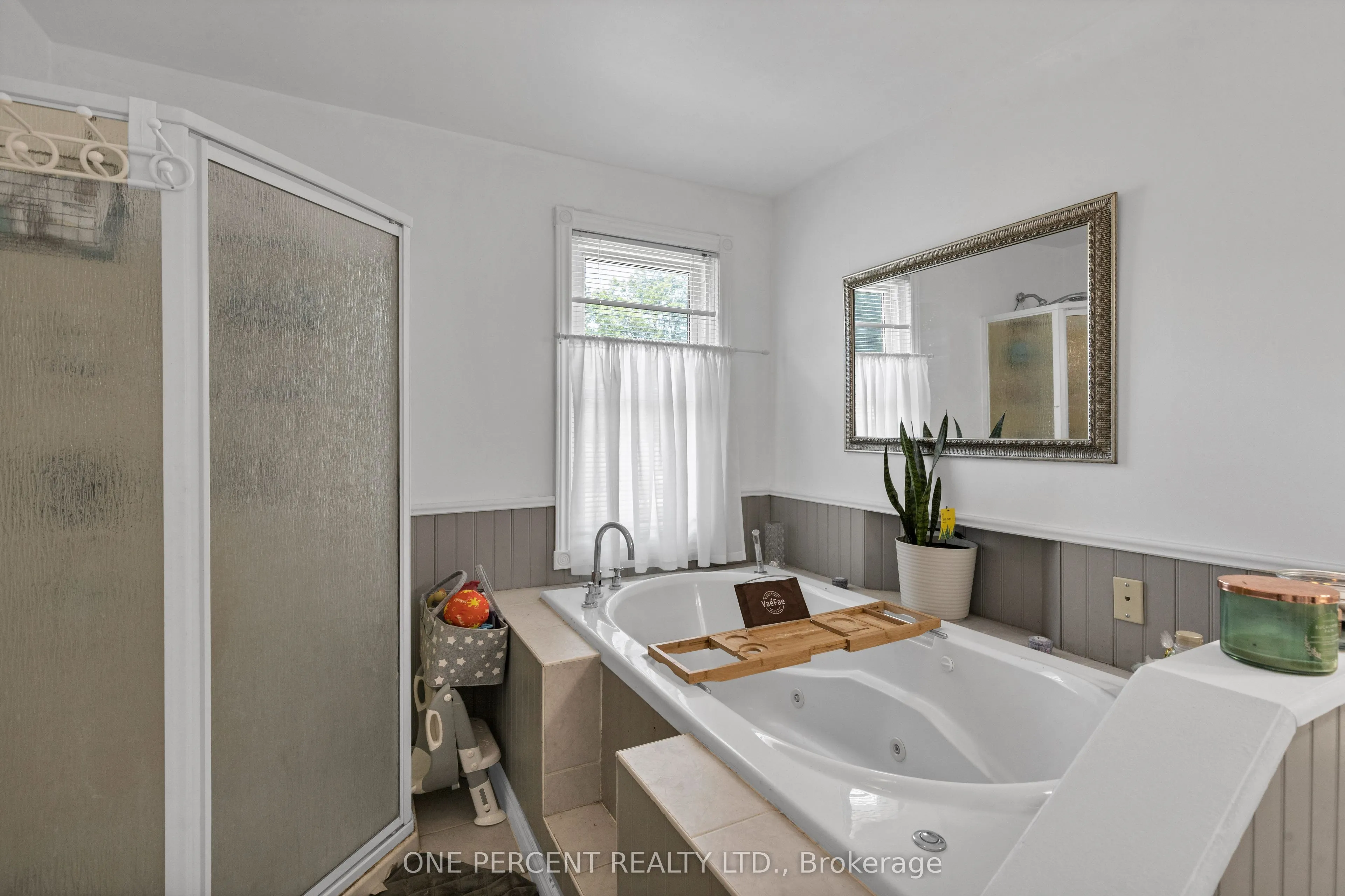 1428 Simcoe Street S