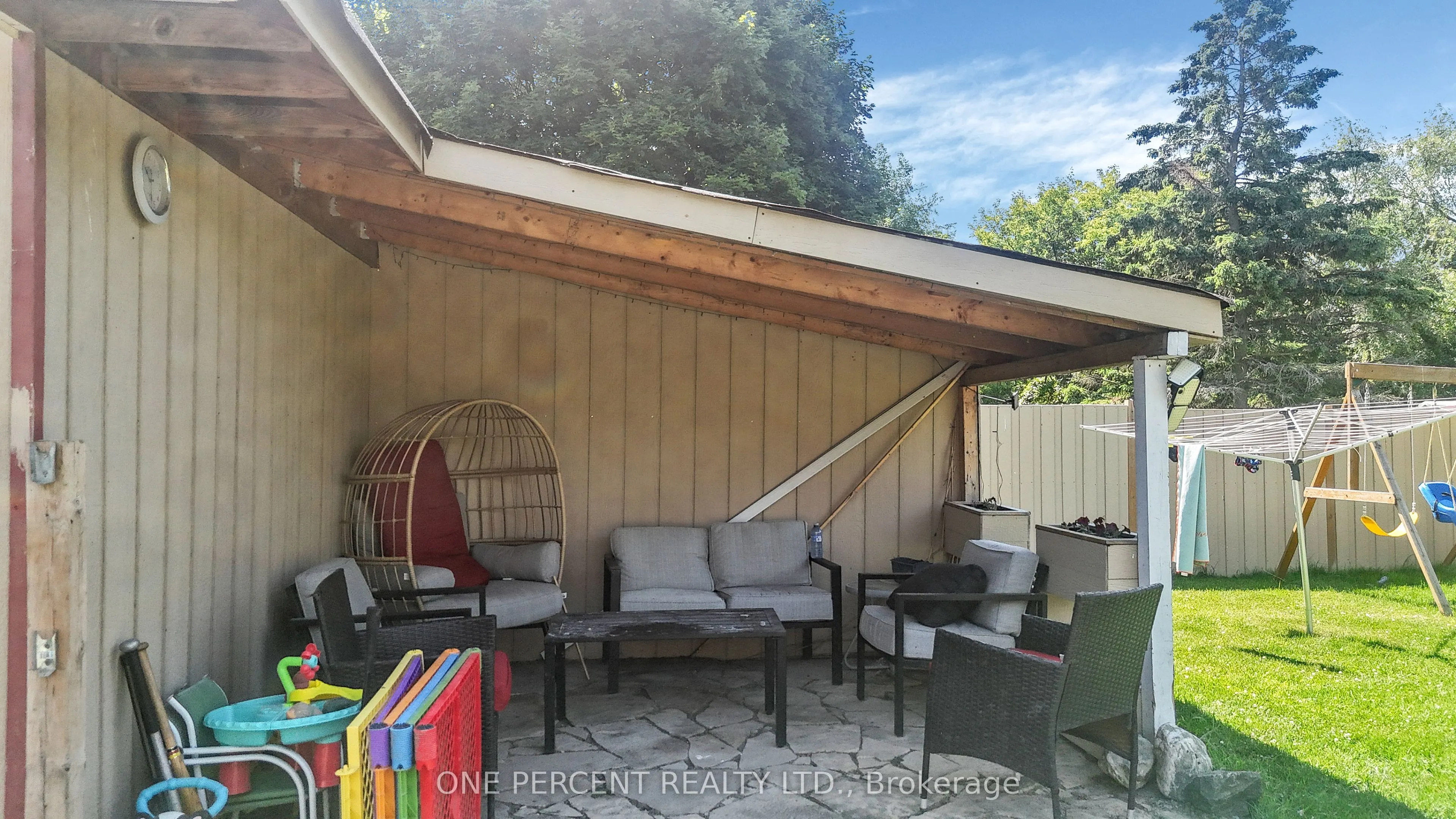 1428 Simcoe Street S