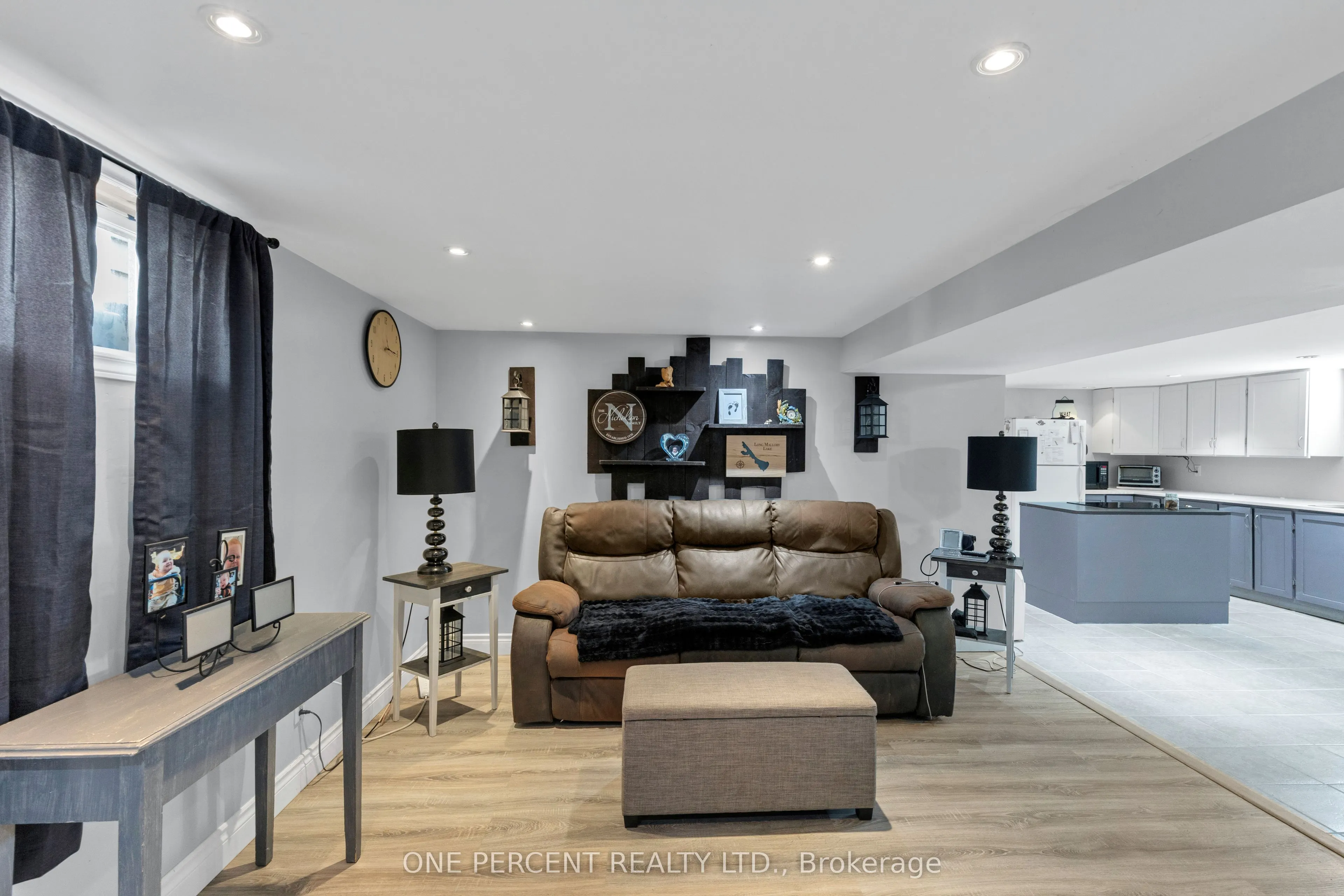 1428 Simcoe Street S