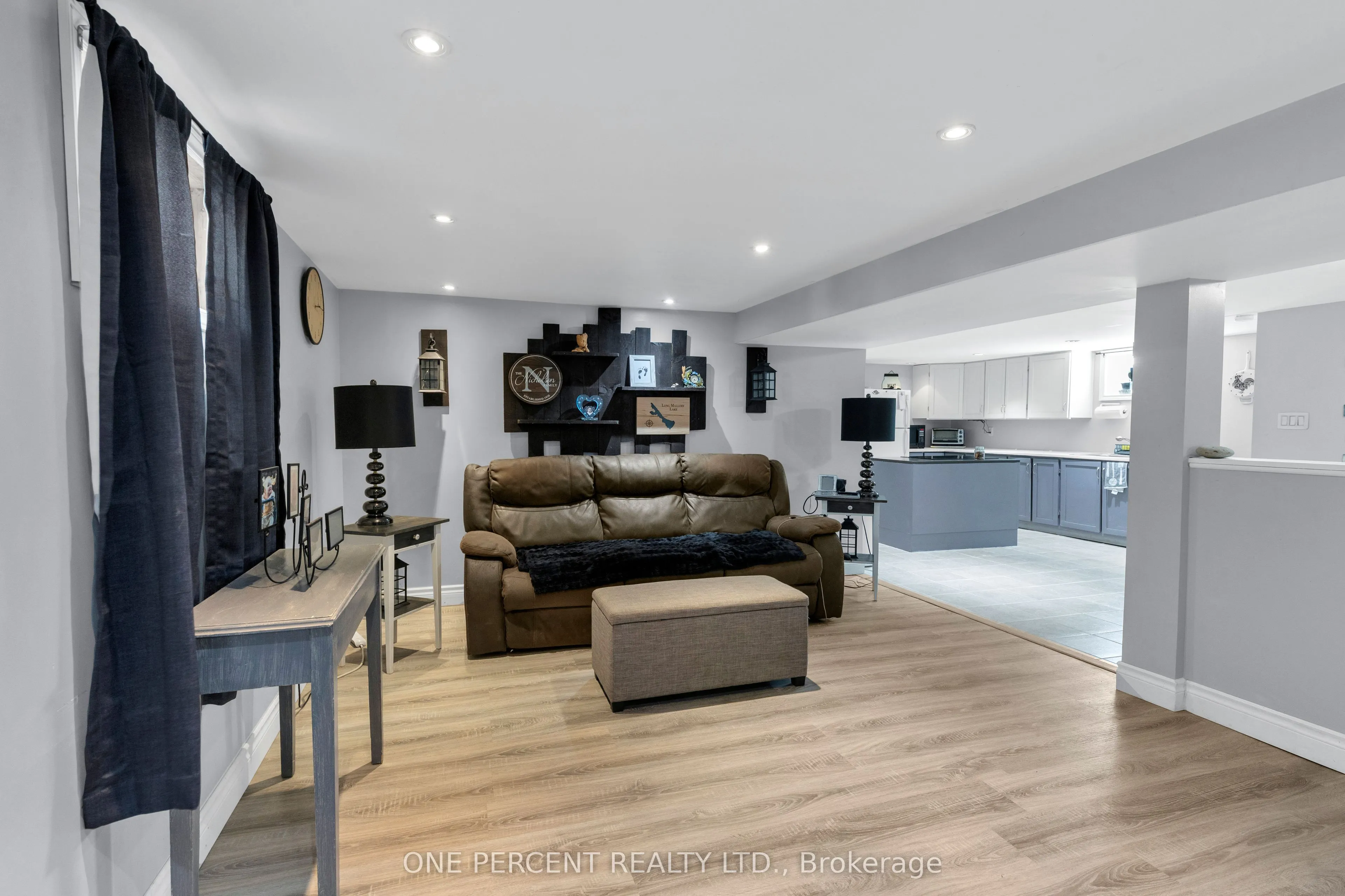 1428 Simcoe Street S