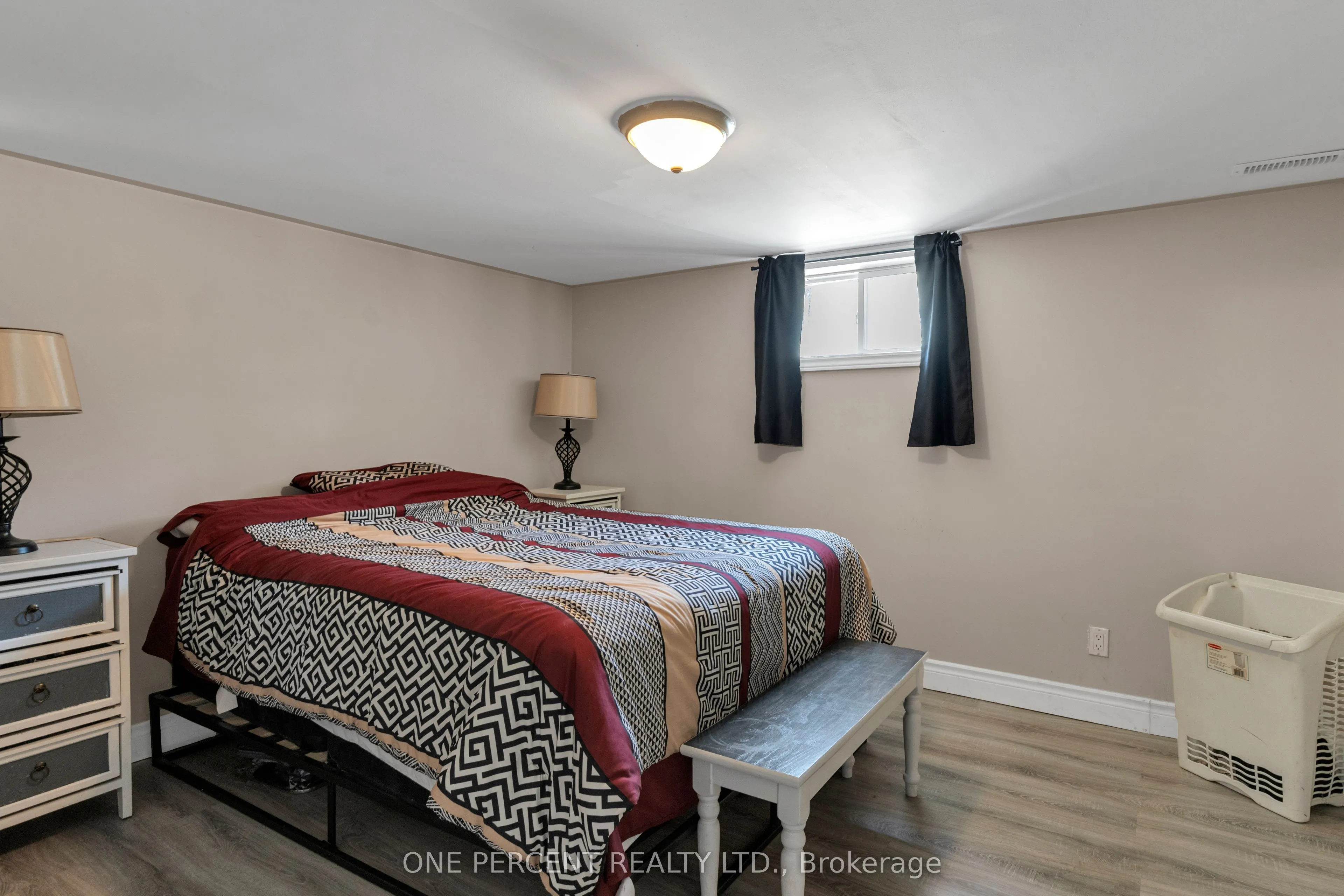1428 Simcoe Street S