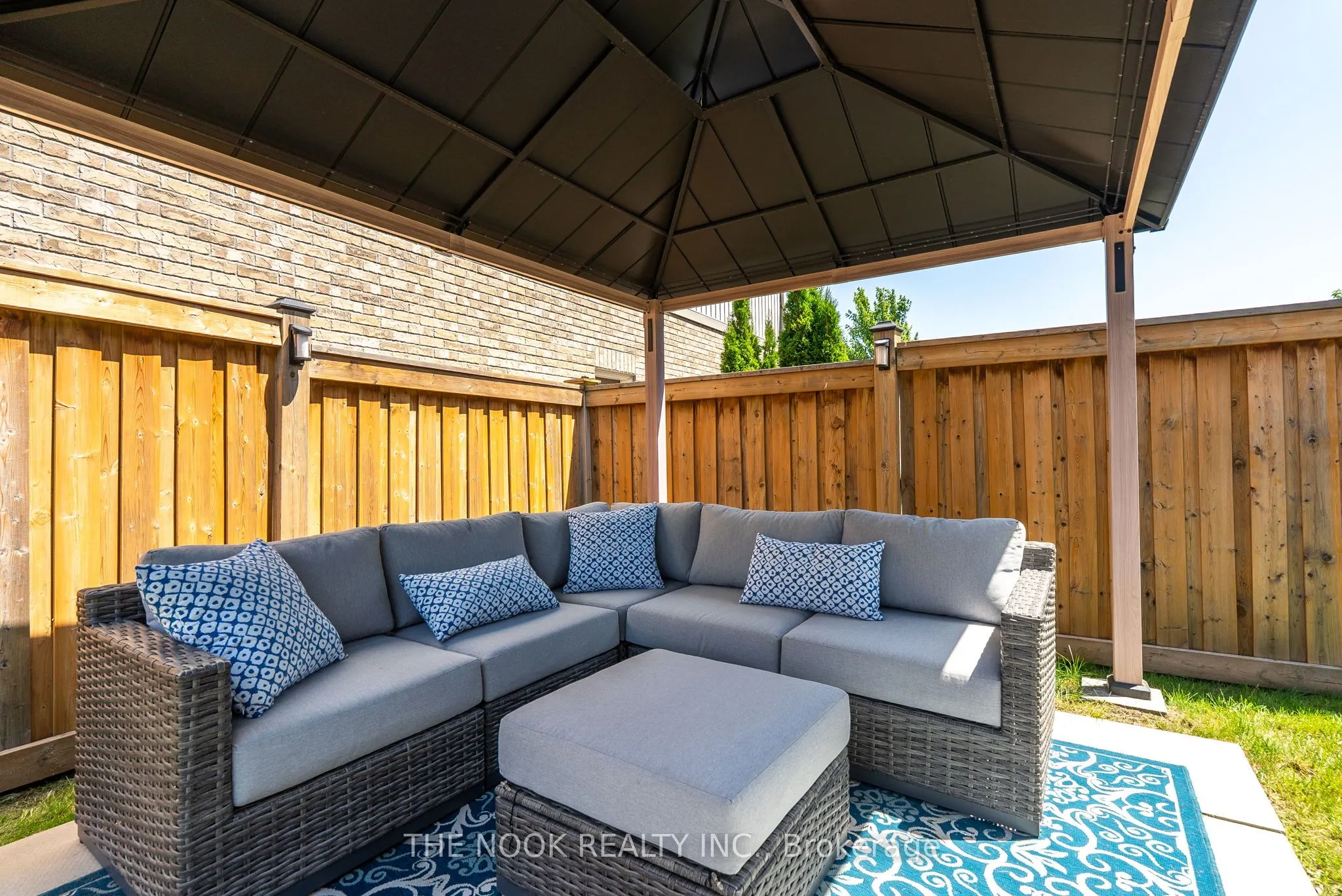 207 Crombie Street