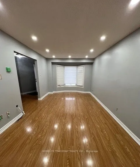 49 Halfmoon Square