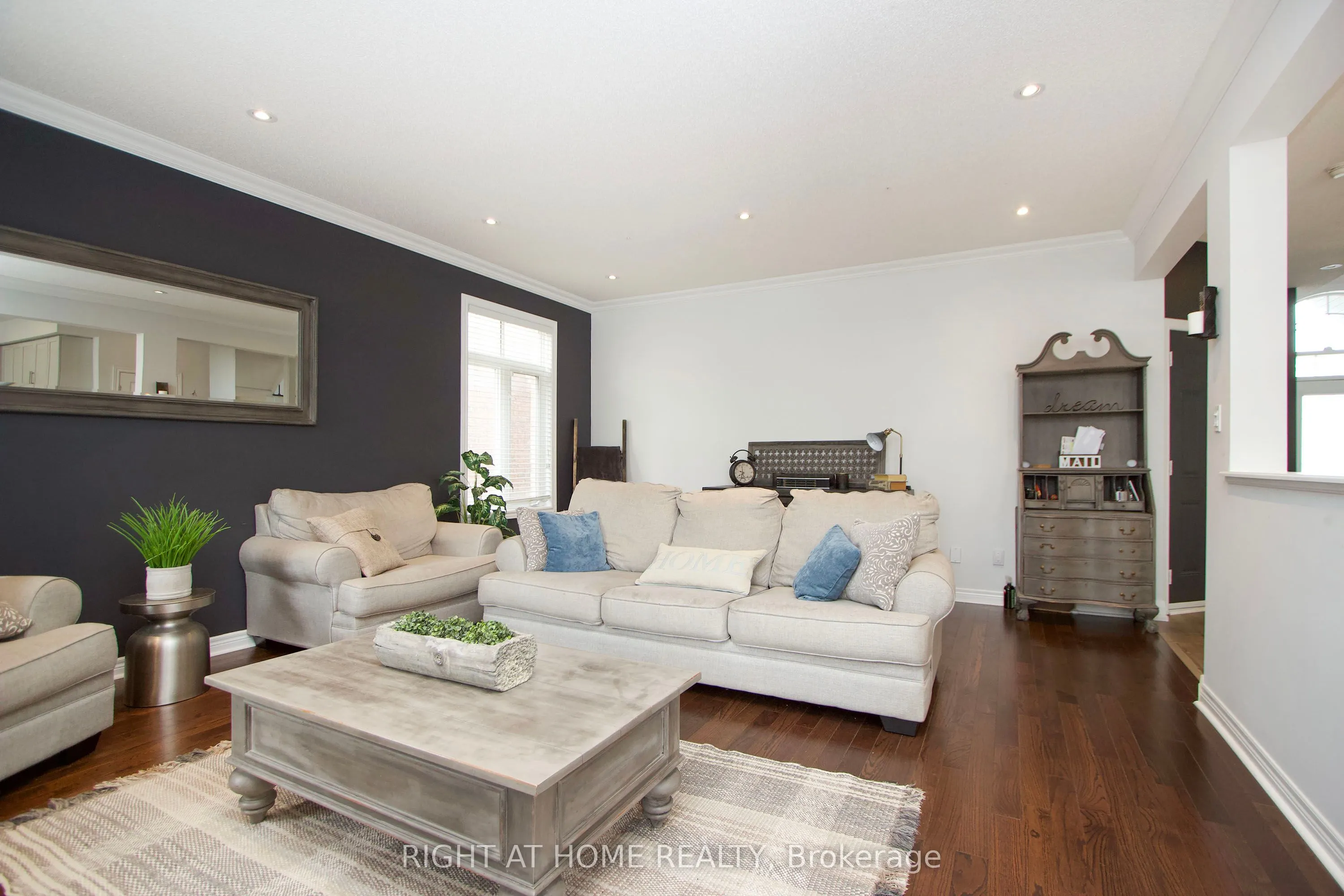 99 Hockley Avenue