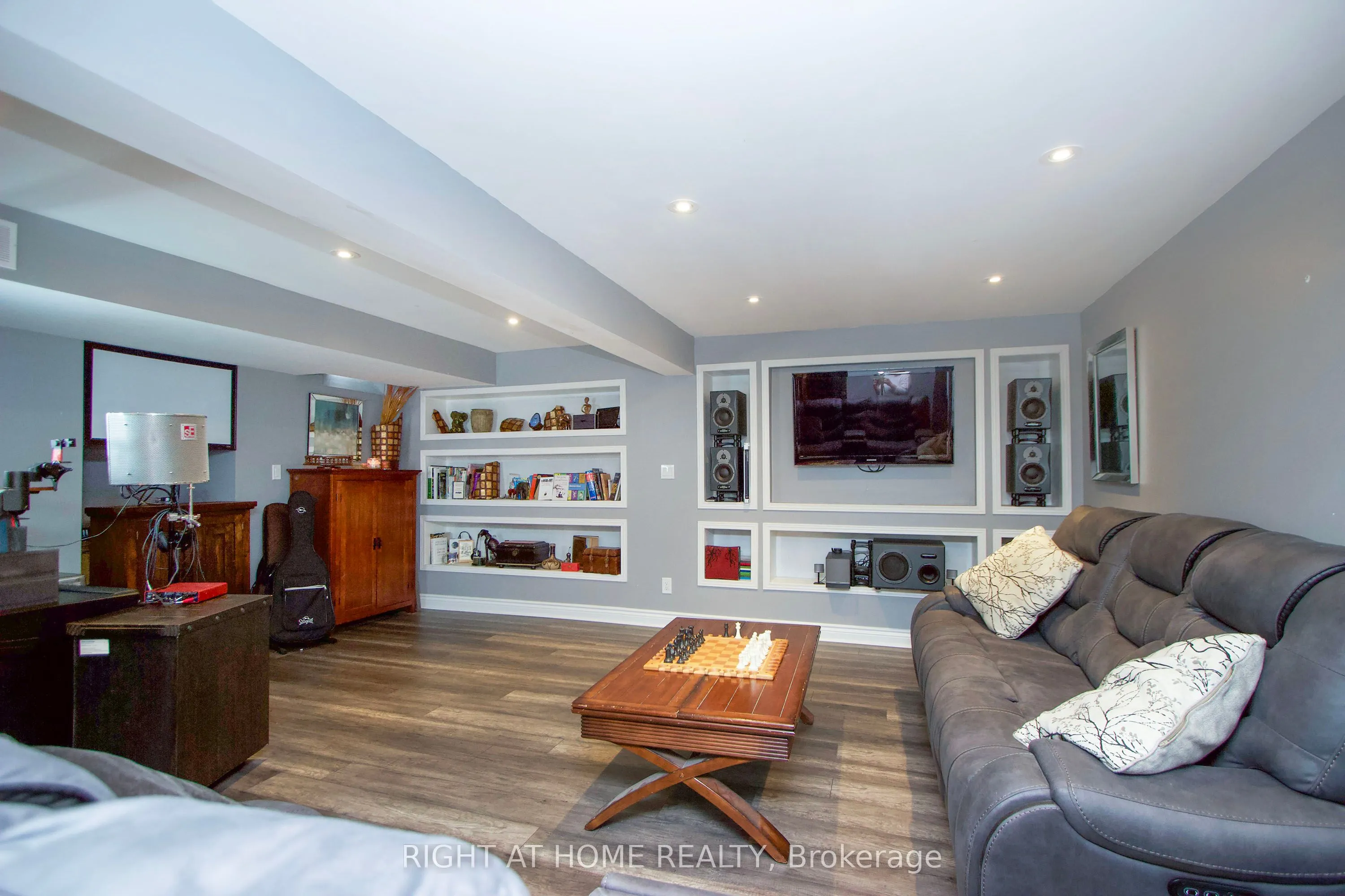 99 Hockley Avenue