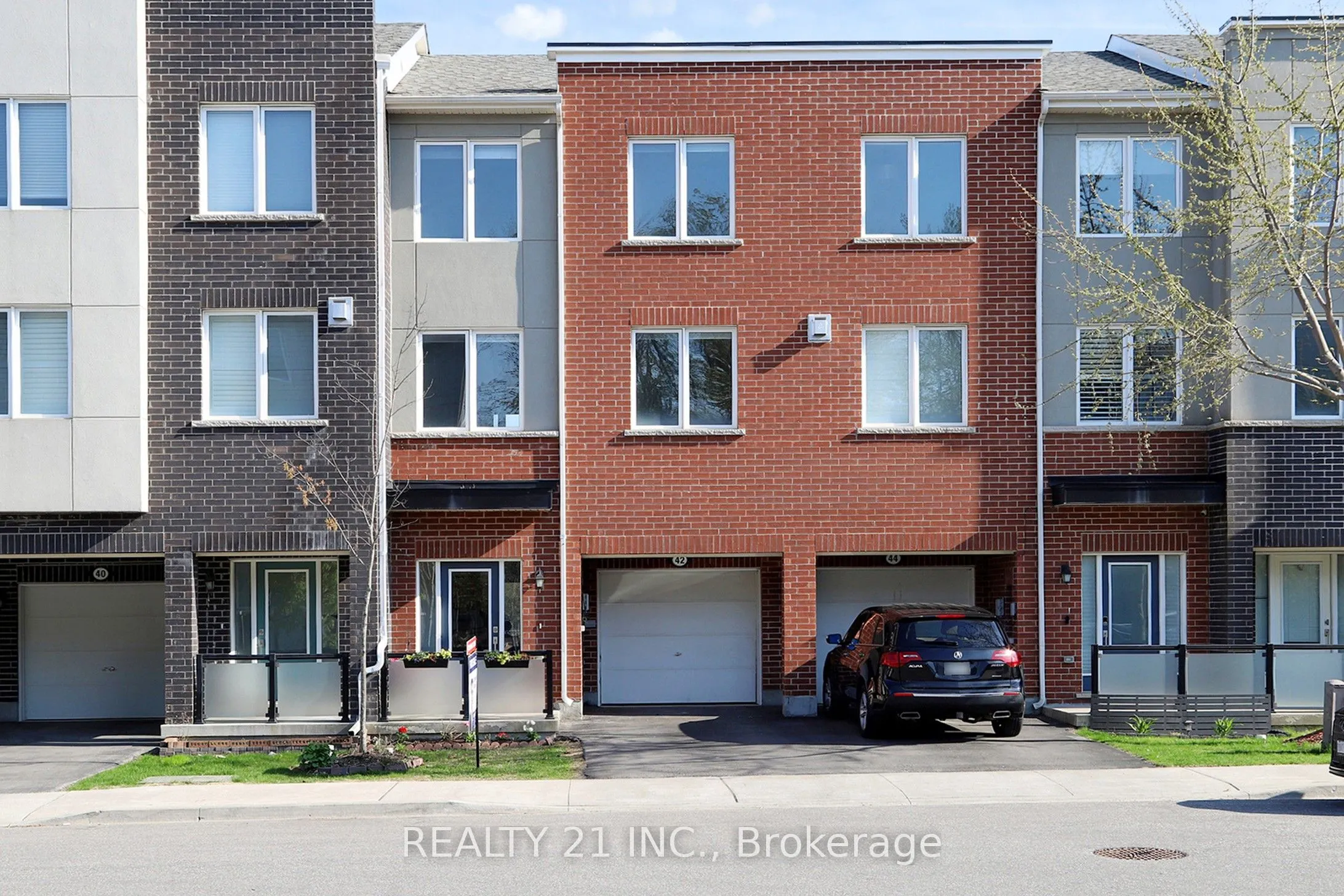 42 Heron Park Pl Place N