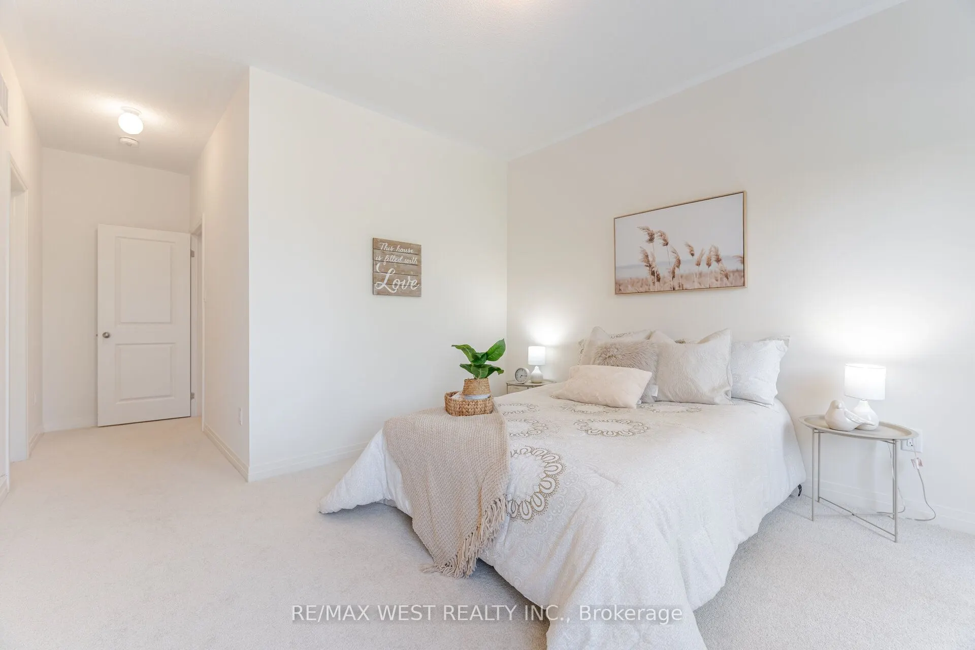 1563 Green Road
