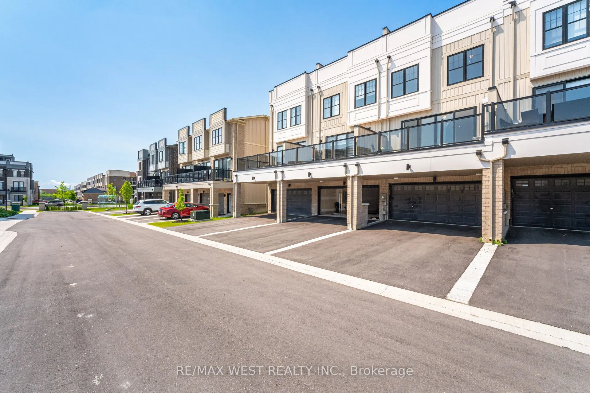 1563 Green Road