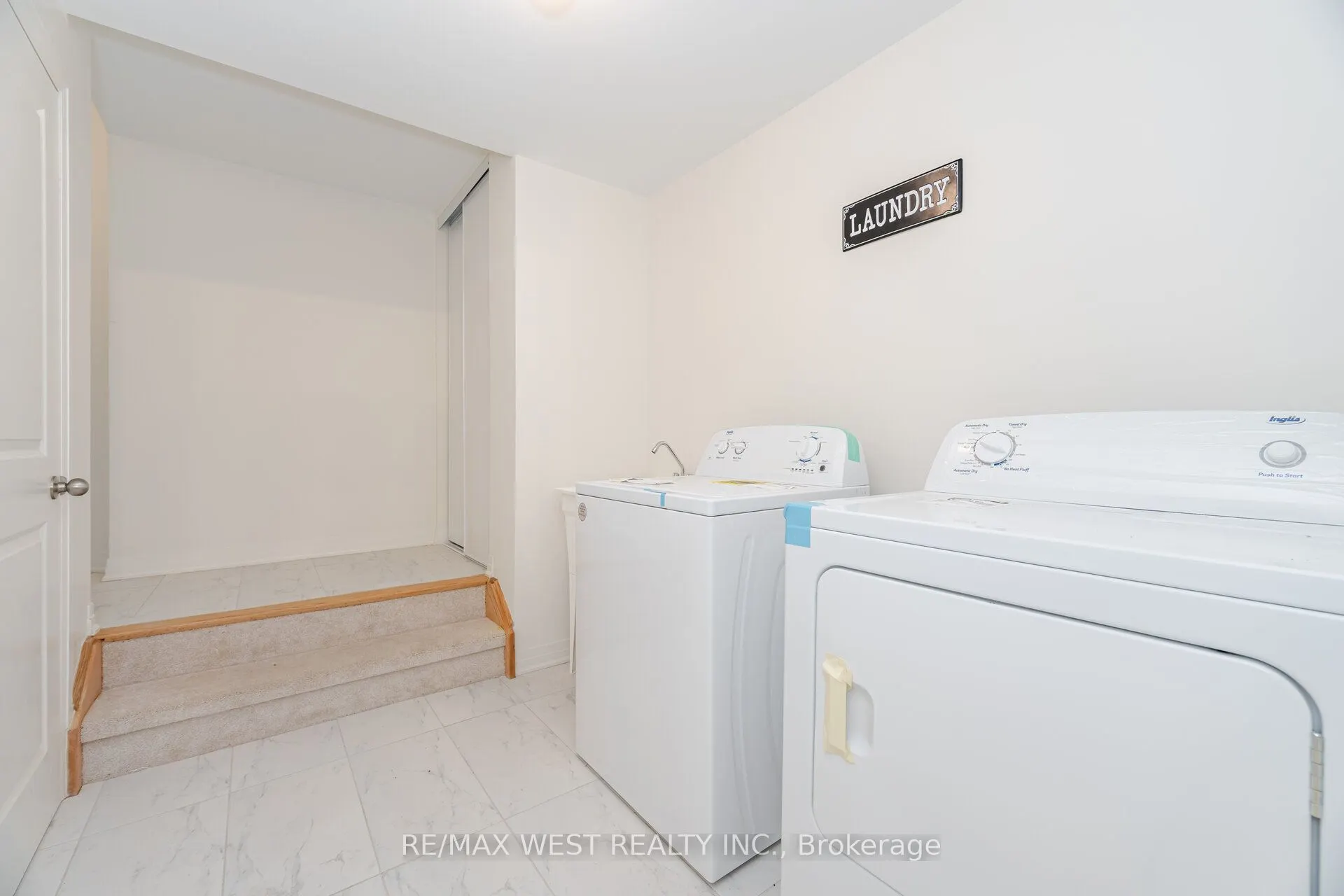 1563 Green Road