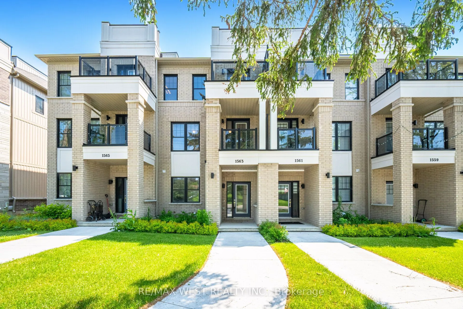 1563 Green Road