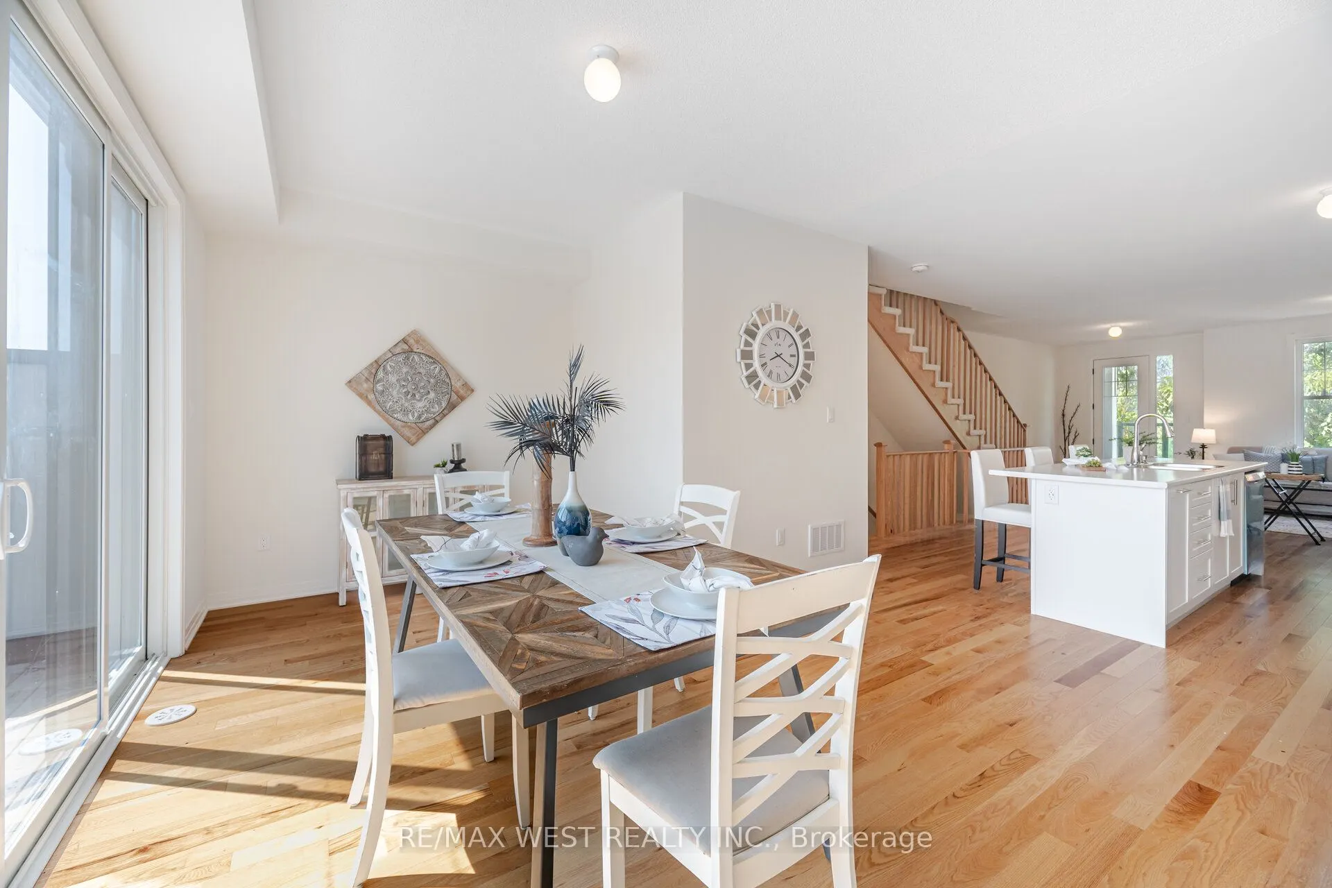 1563 Green Road