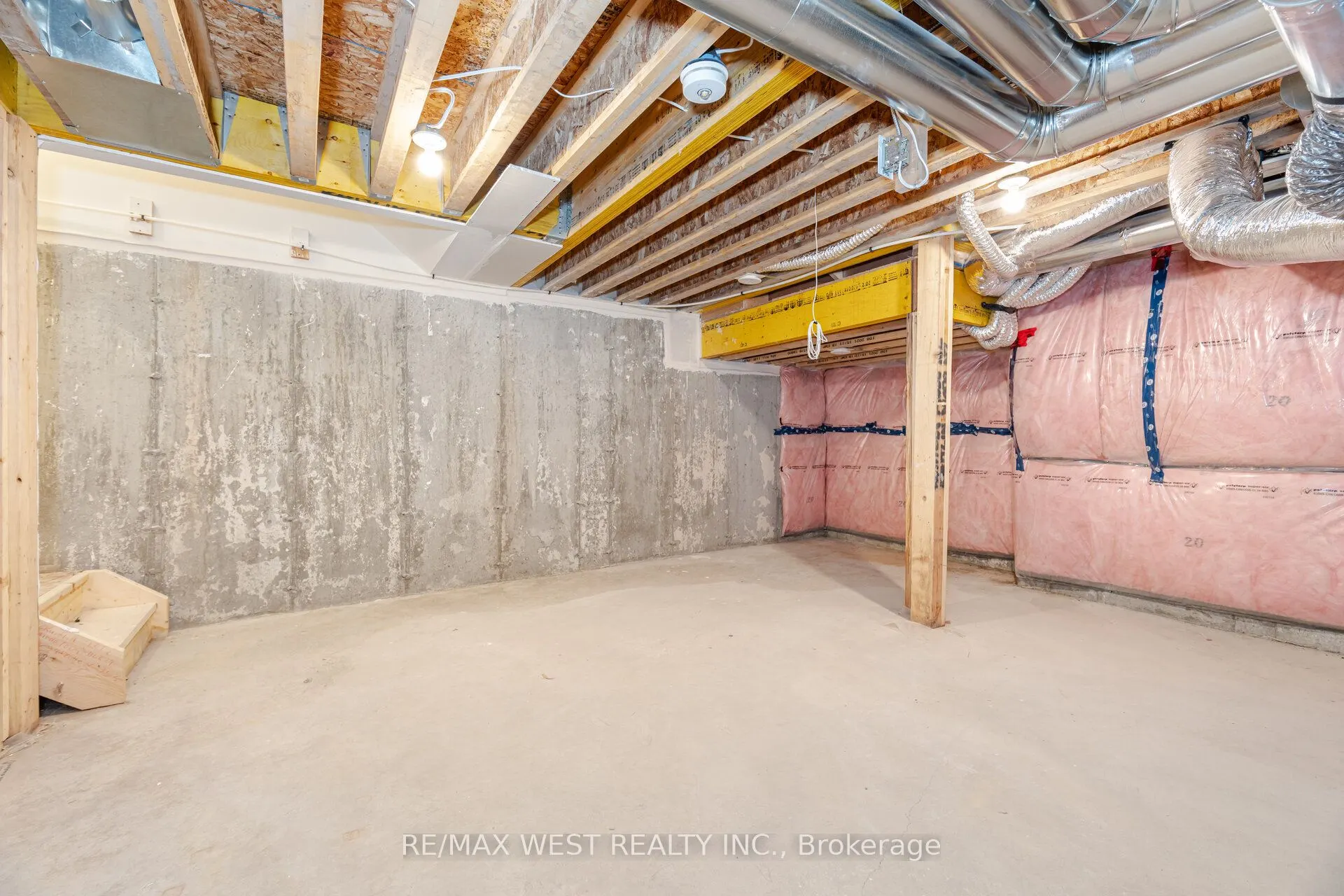 1563 Green Road