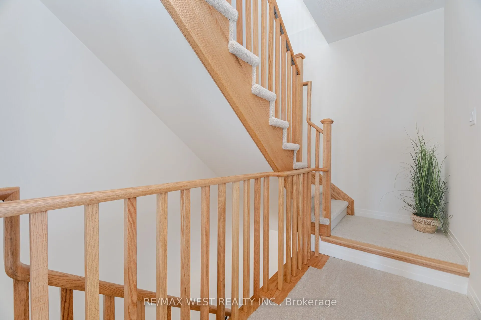1563 Green Road