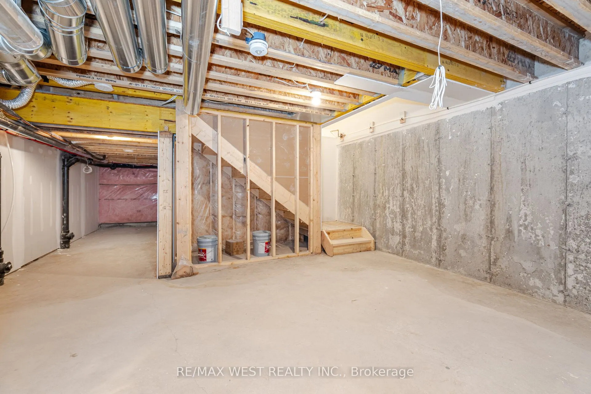 1563 Green Road
