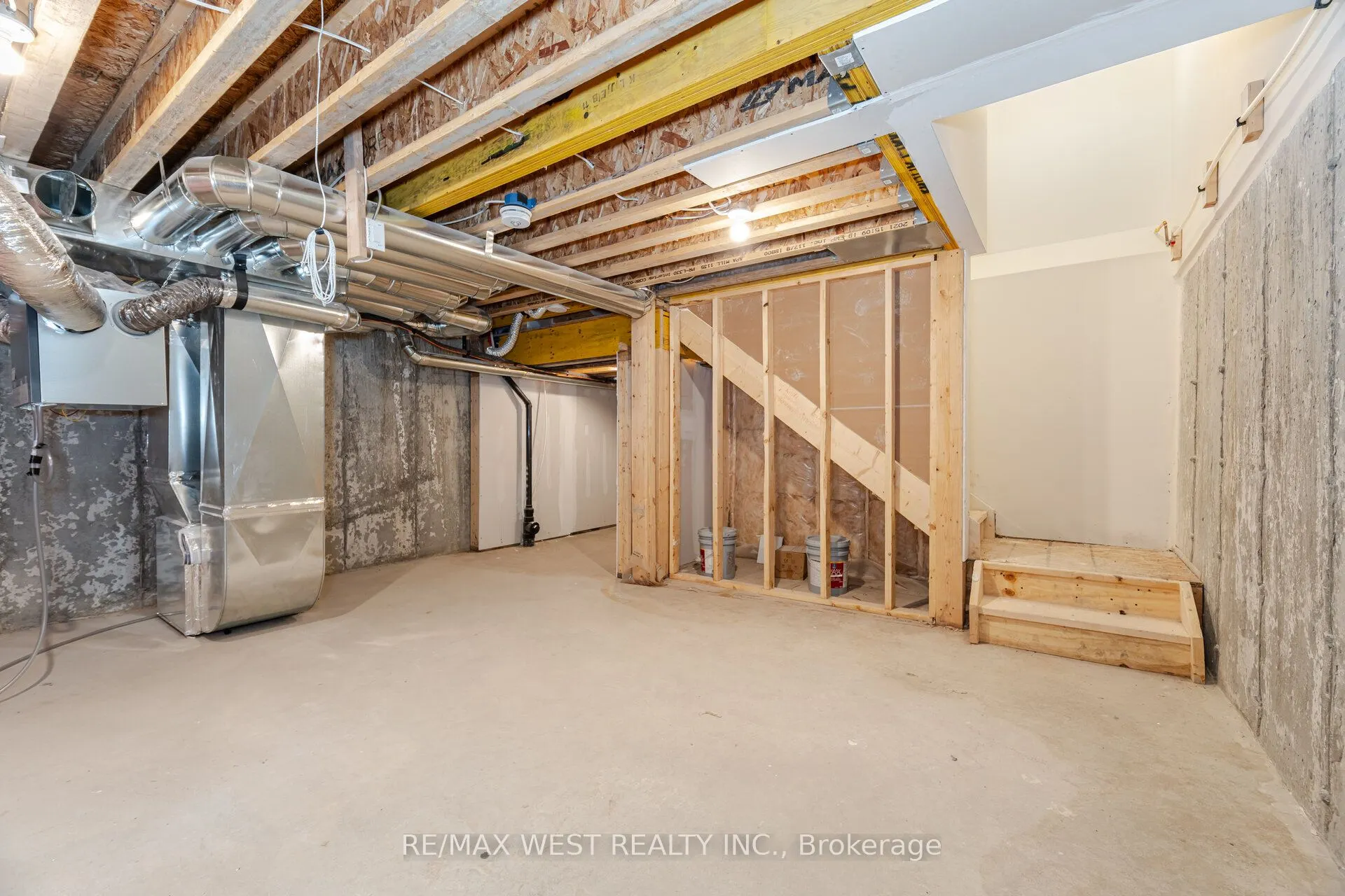 1563 Green Road