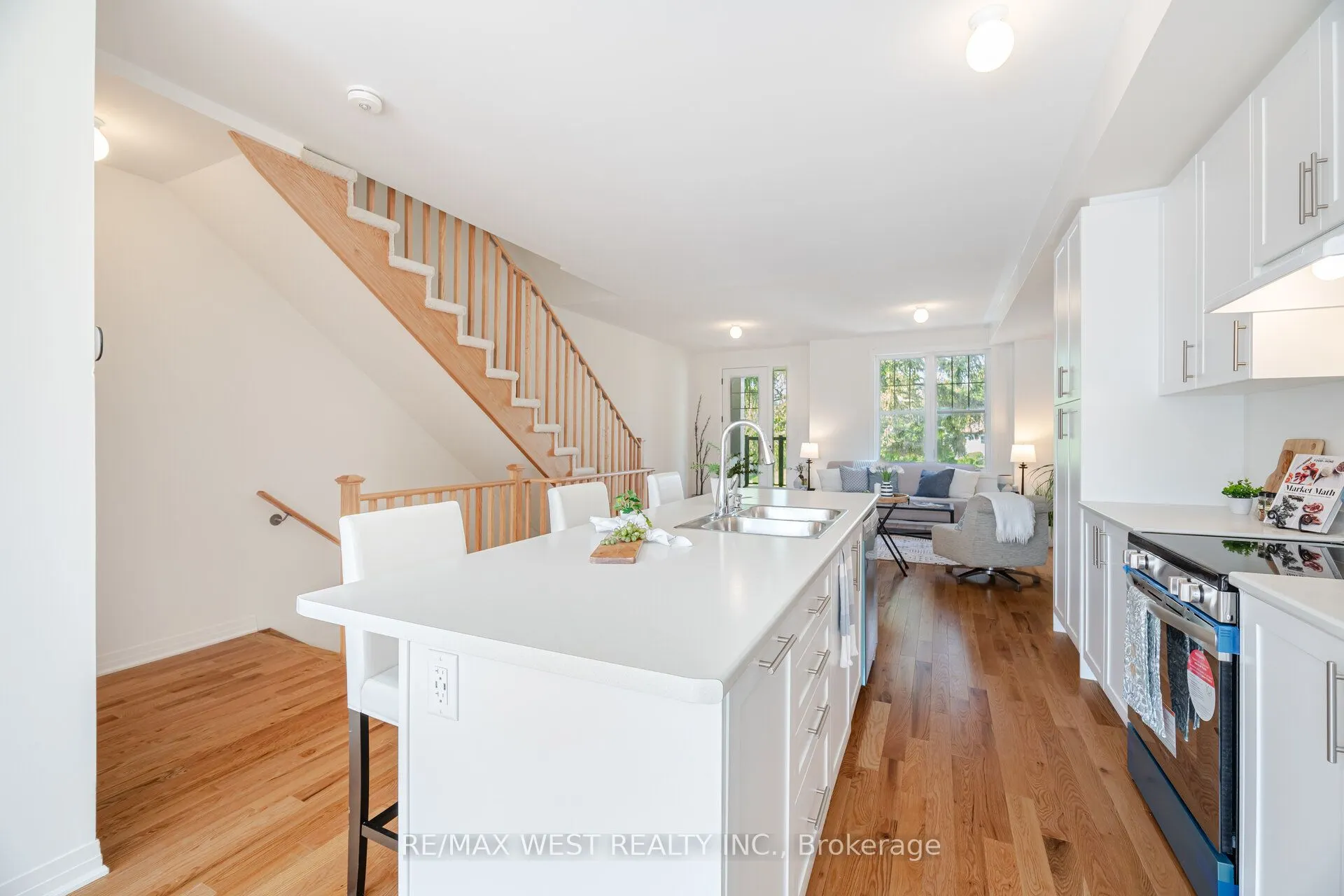 1563 Green Road