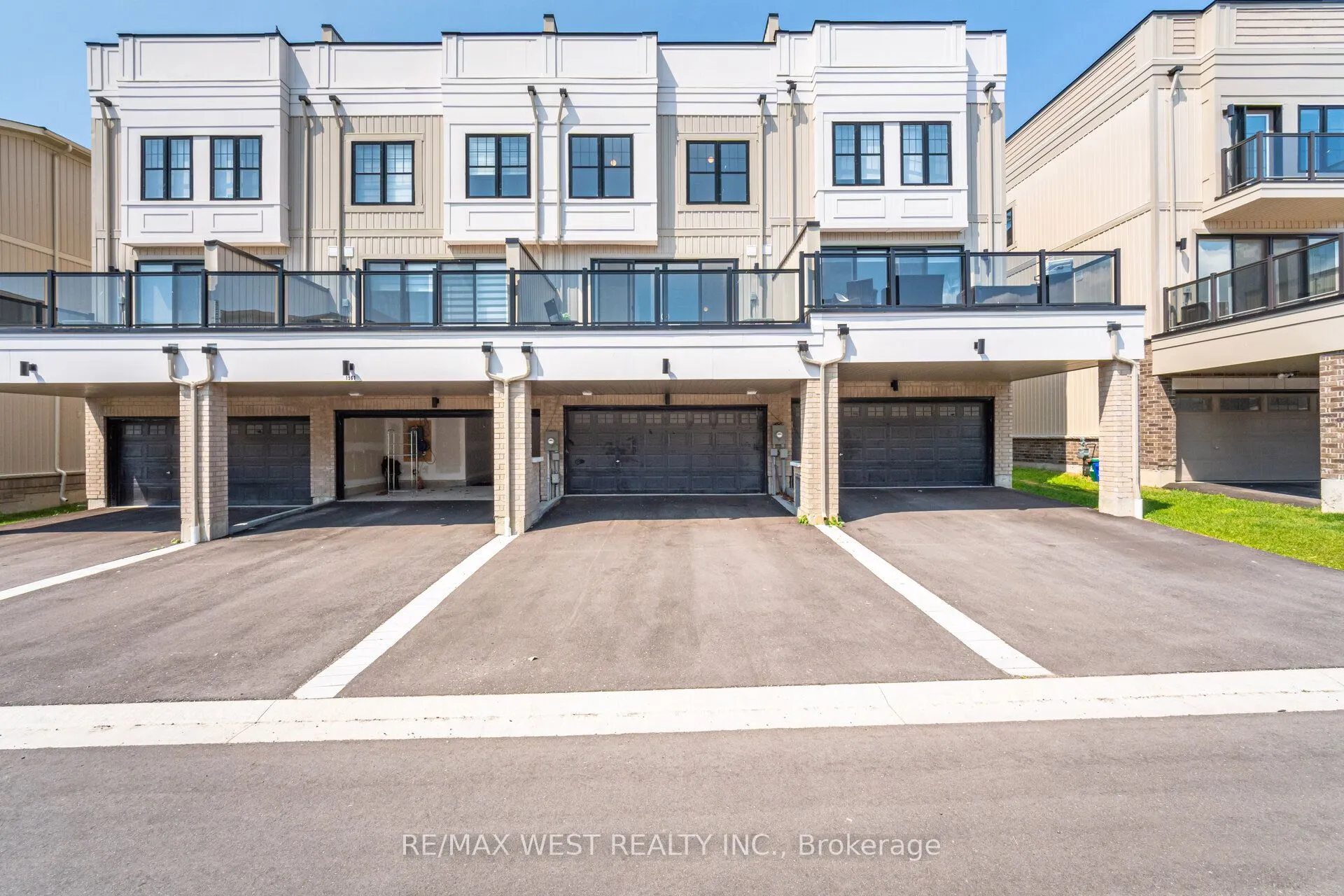 1563 Green Road