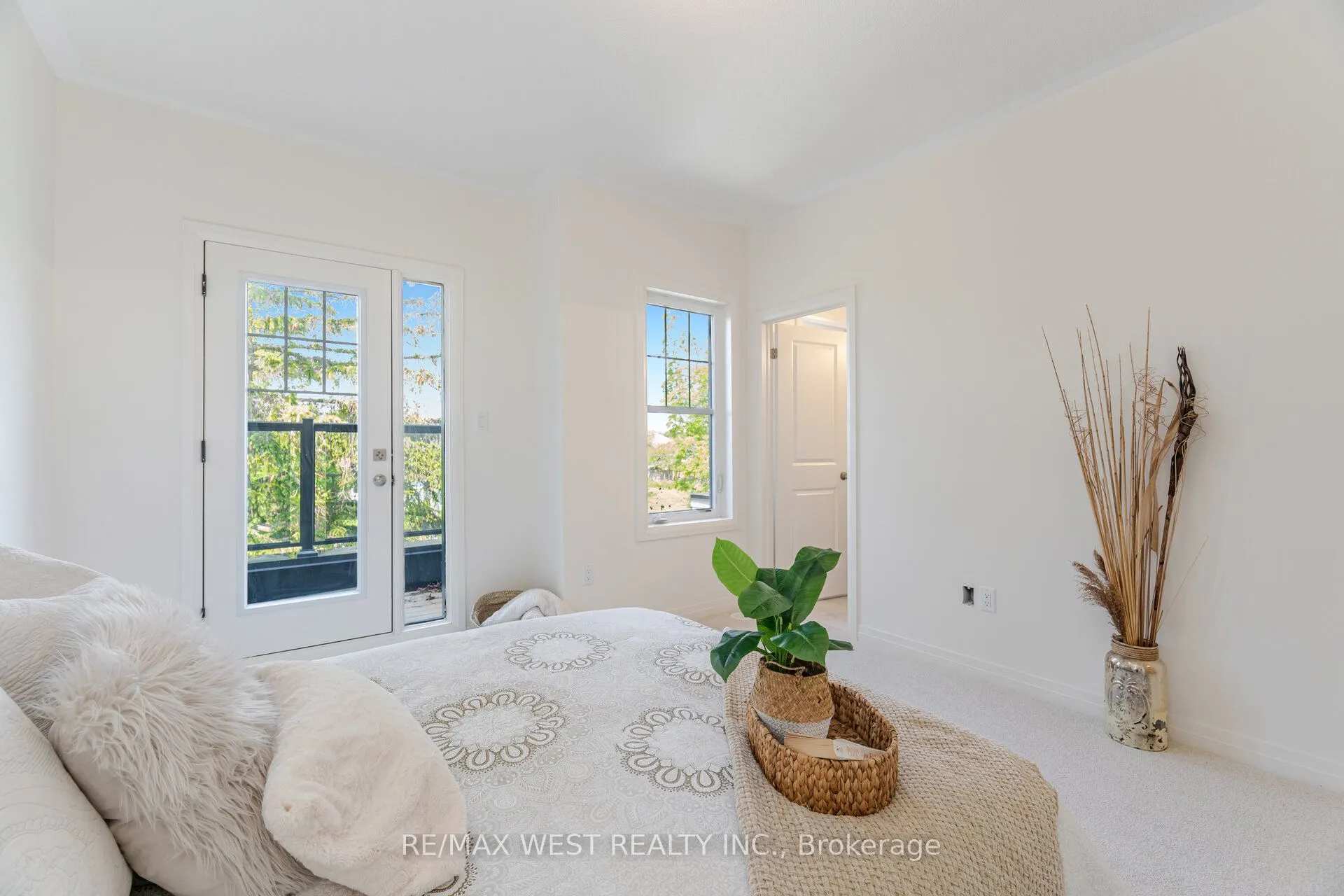 1563 Green Road