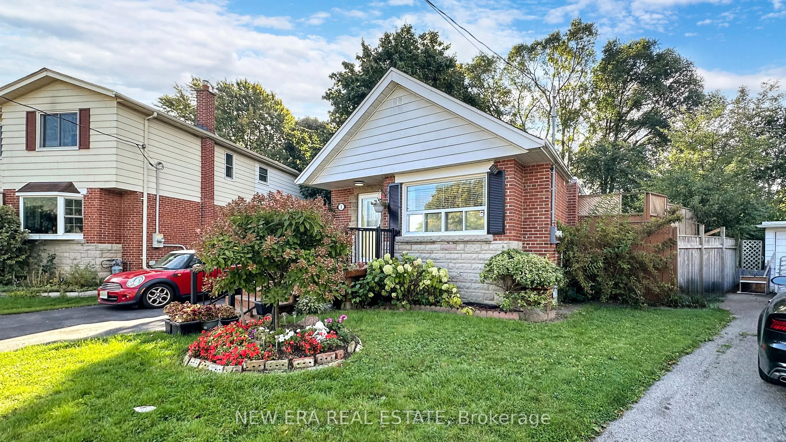 1 Fairbourne Crescent