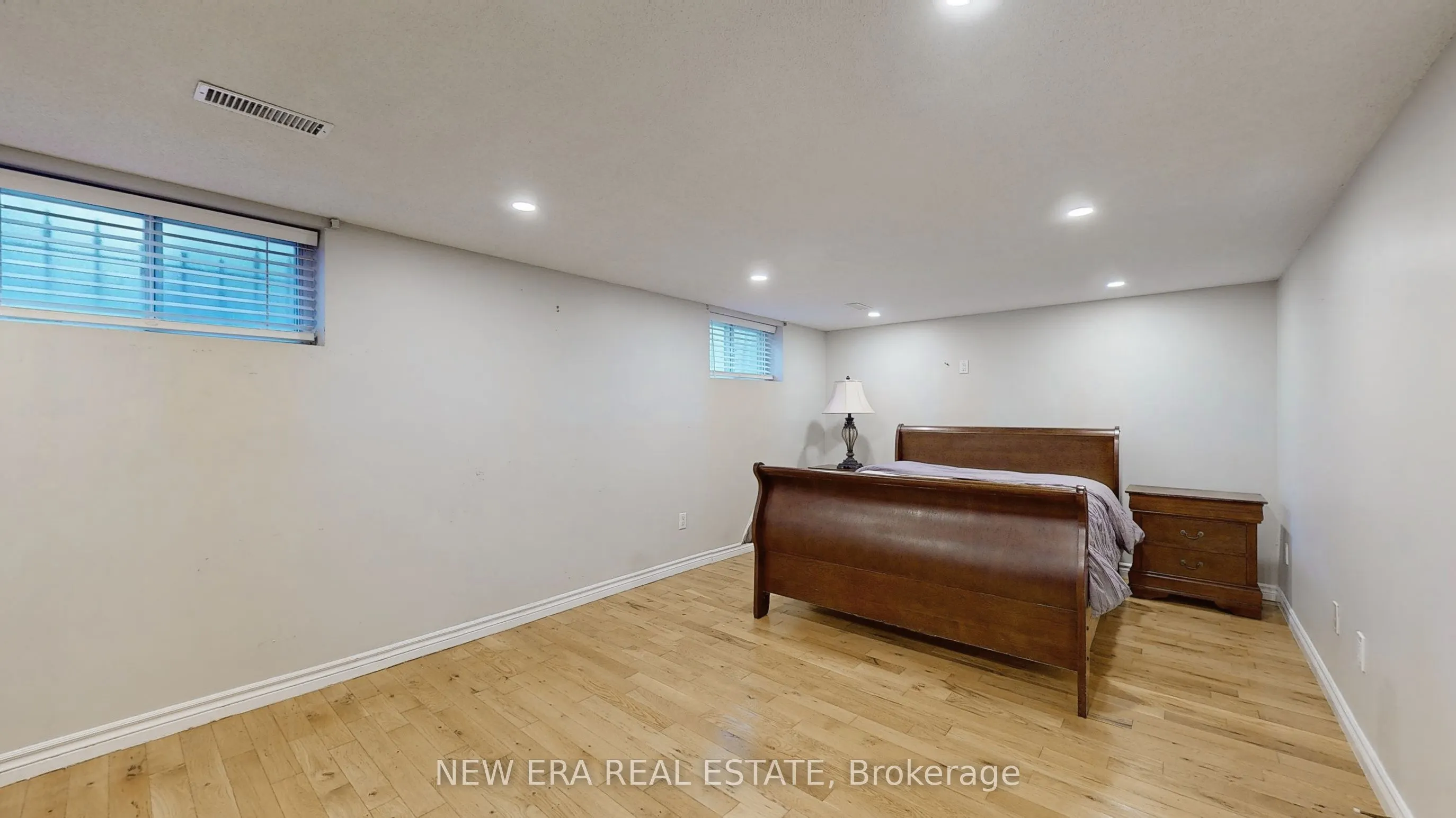 1 Fairbourne Crescent