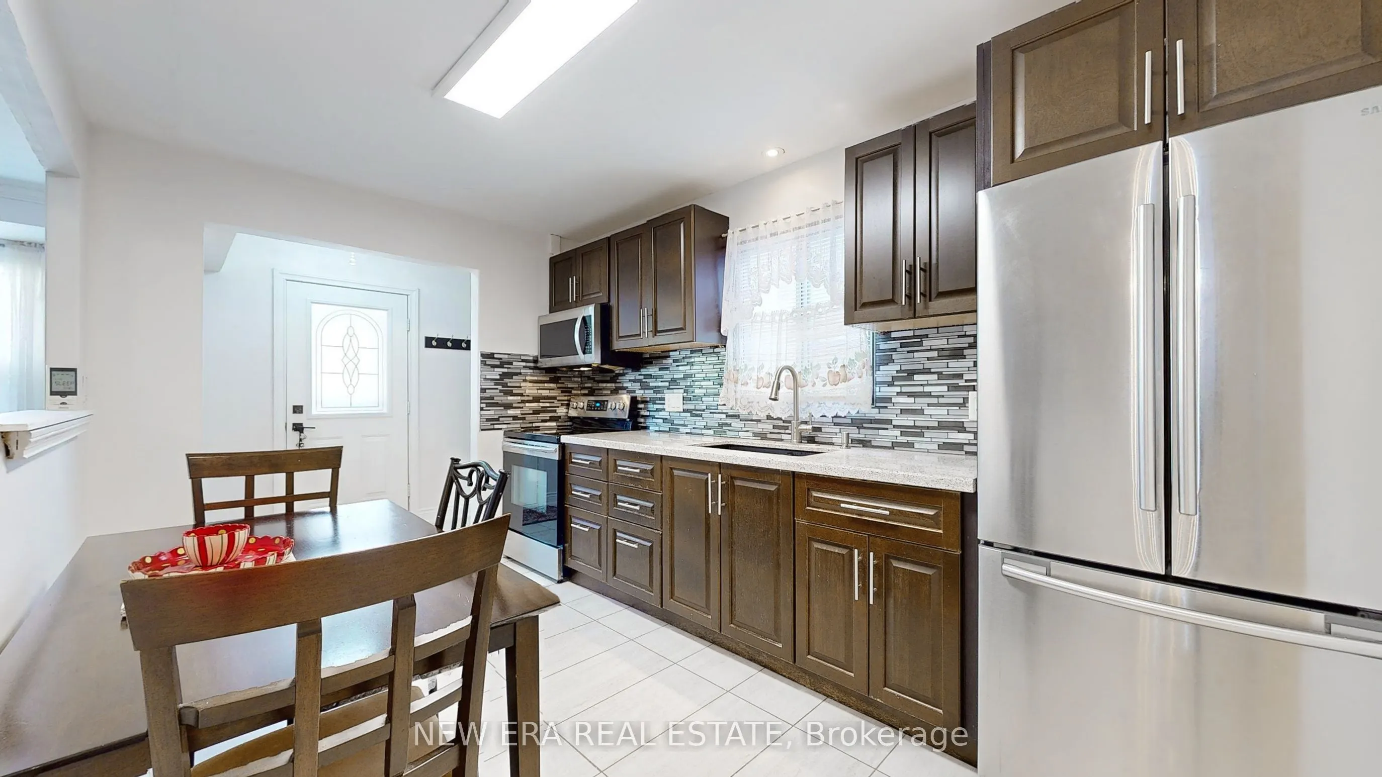 1 Fairbourne Crescent