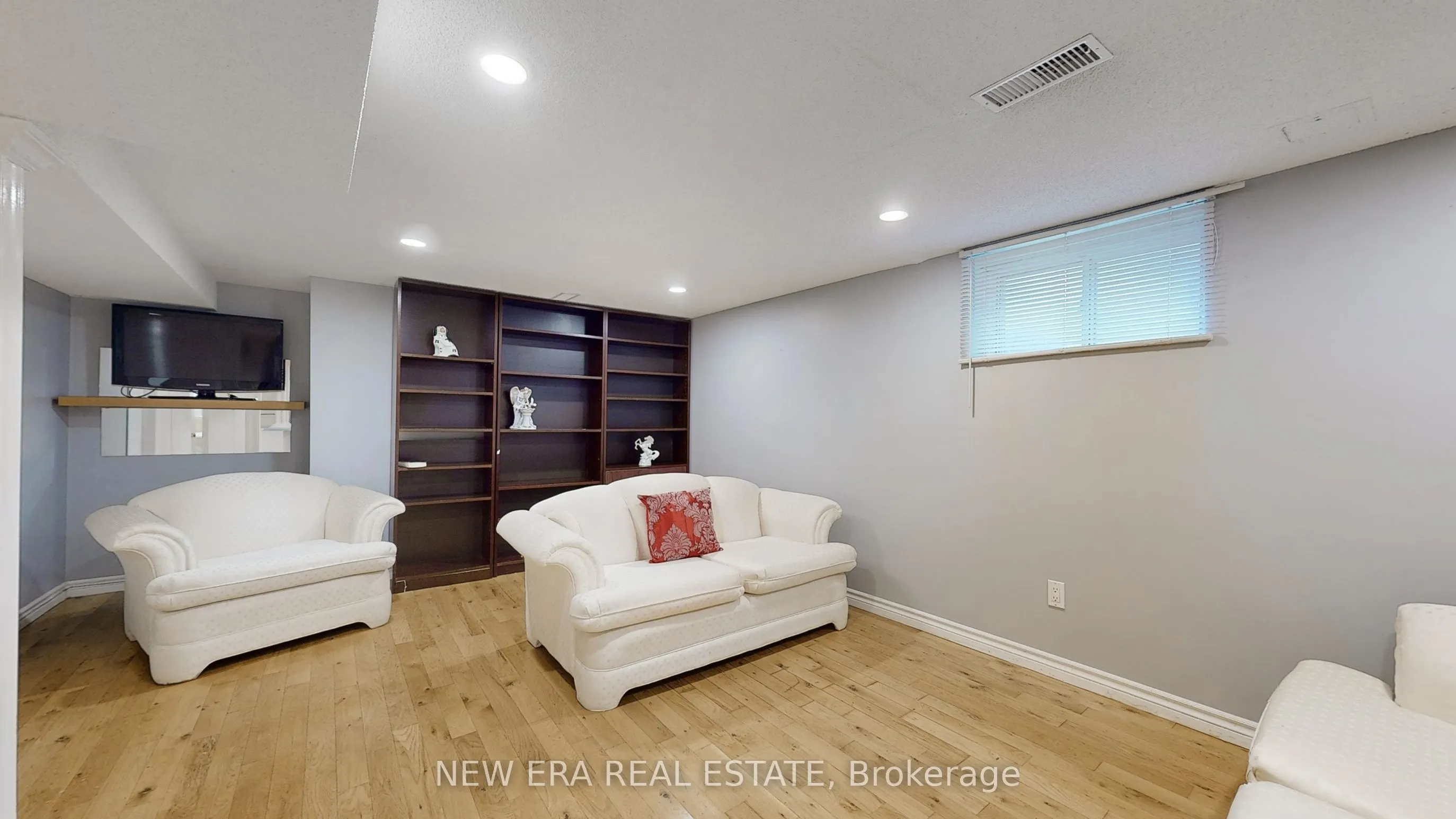 1 Fairbourne Crescent