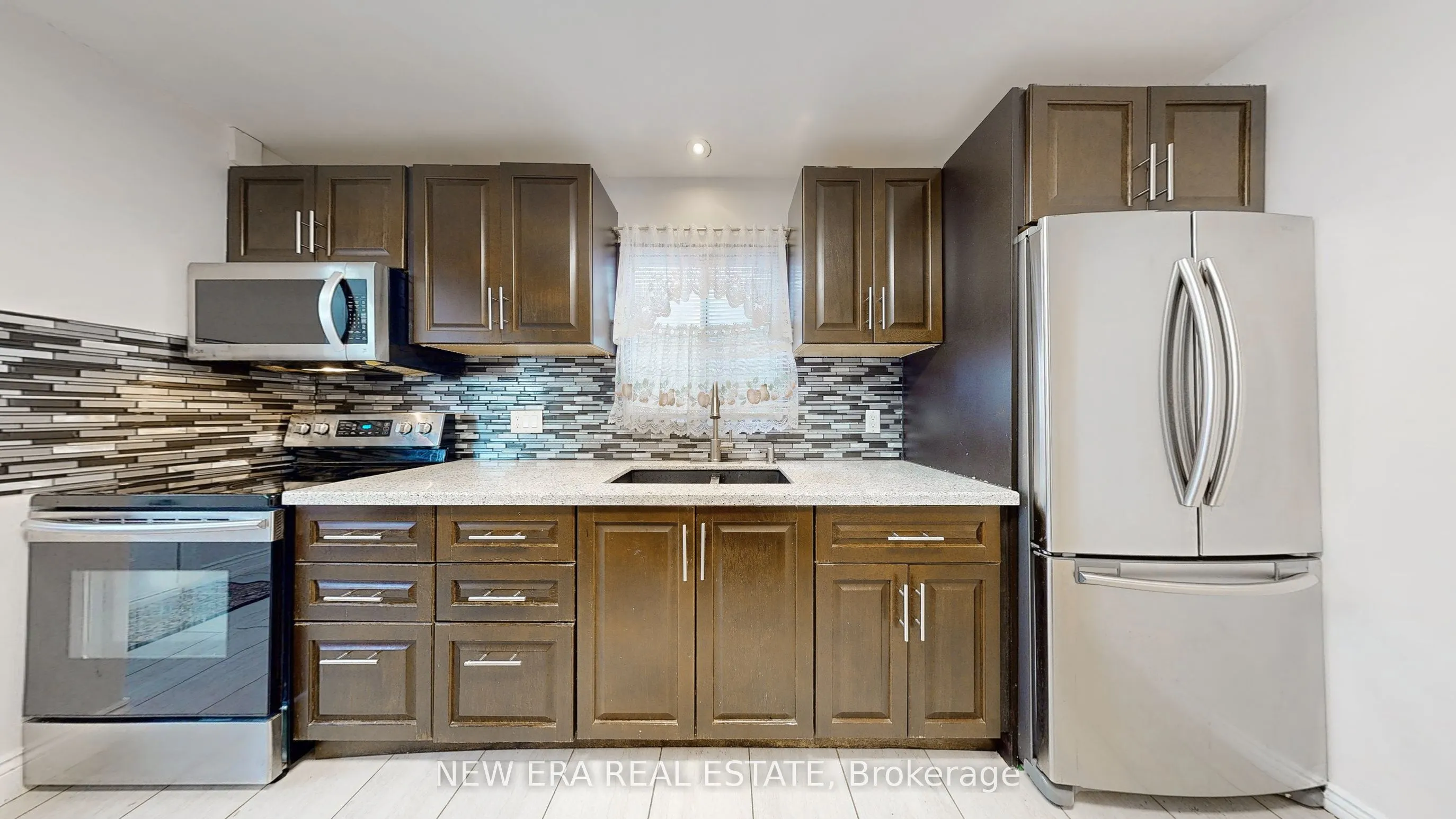 1 Fairbourne Crescent