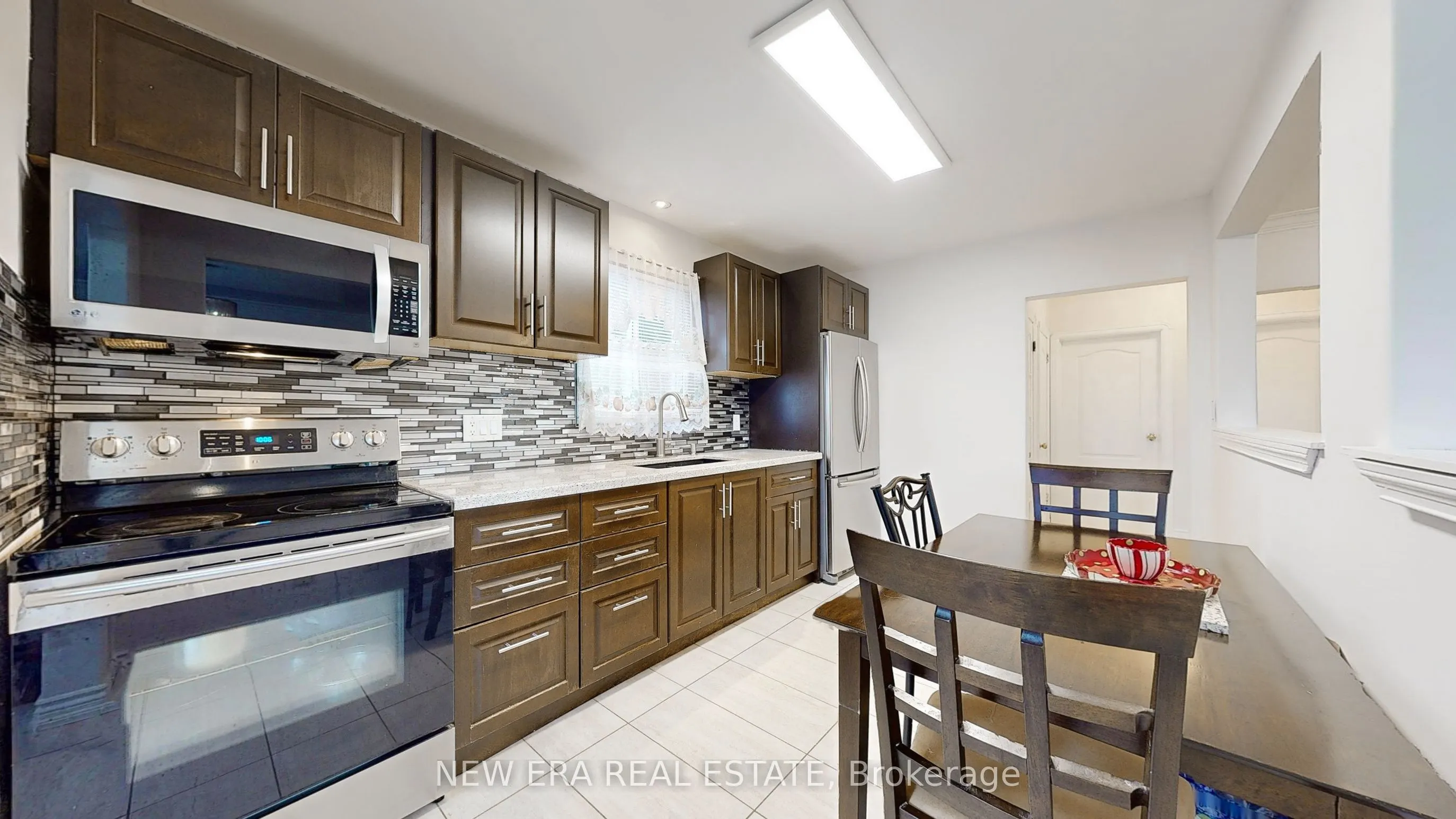 1 Fairbourne Crescent