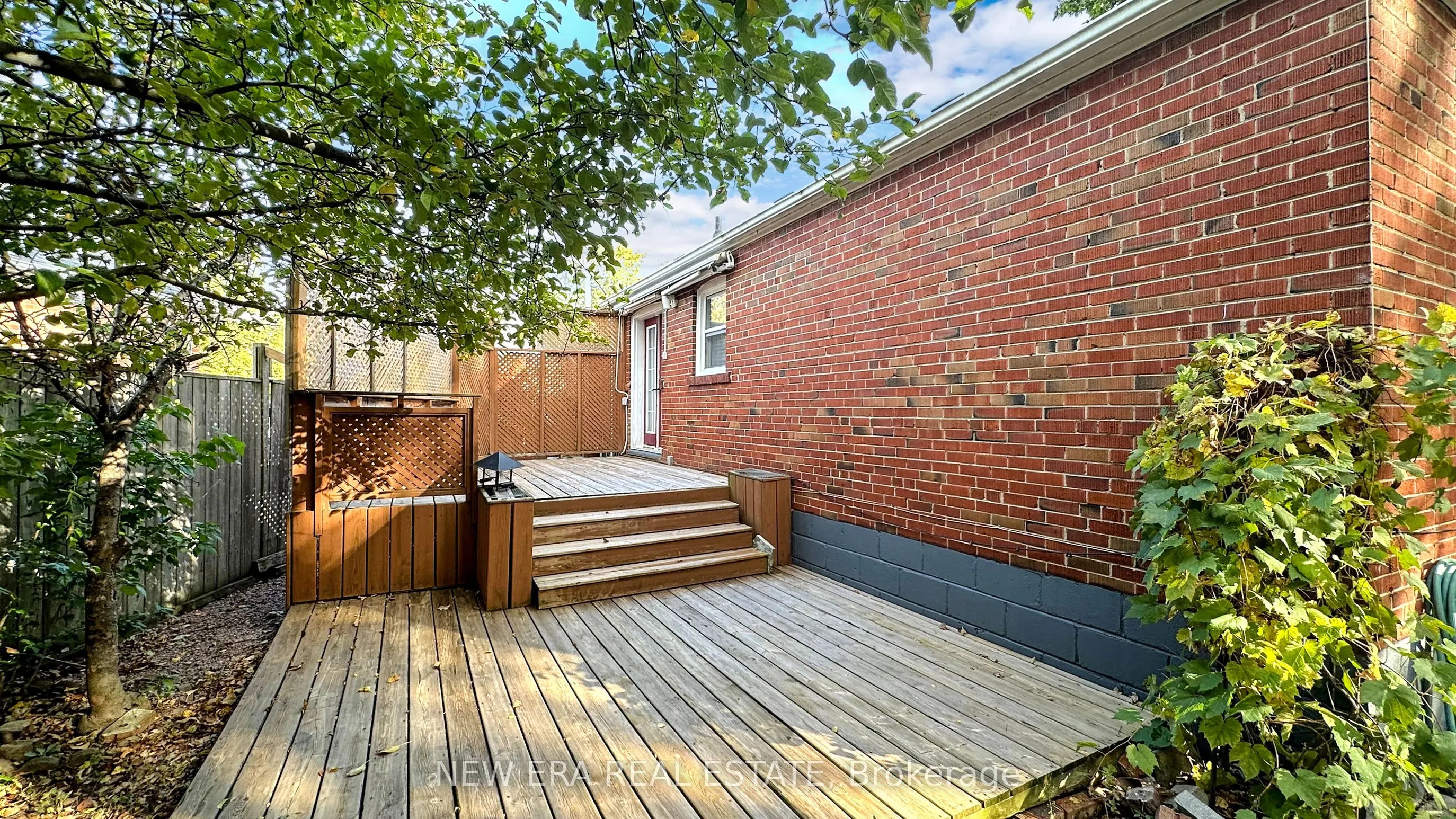 1 Fairbourne Crescent