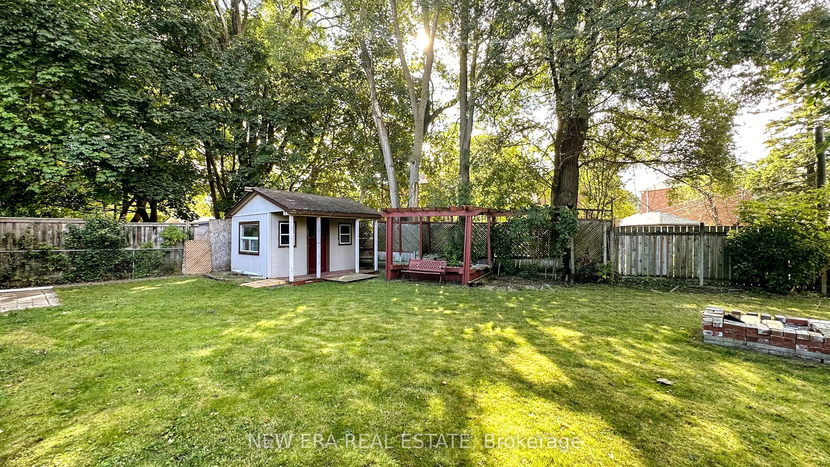 1 Fairbourne Crescent