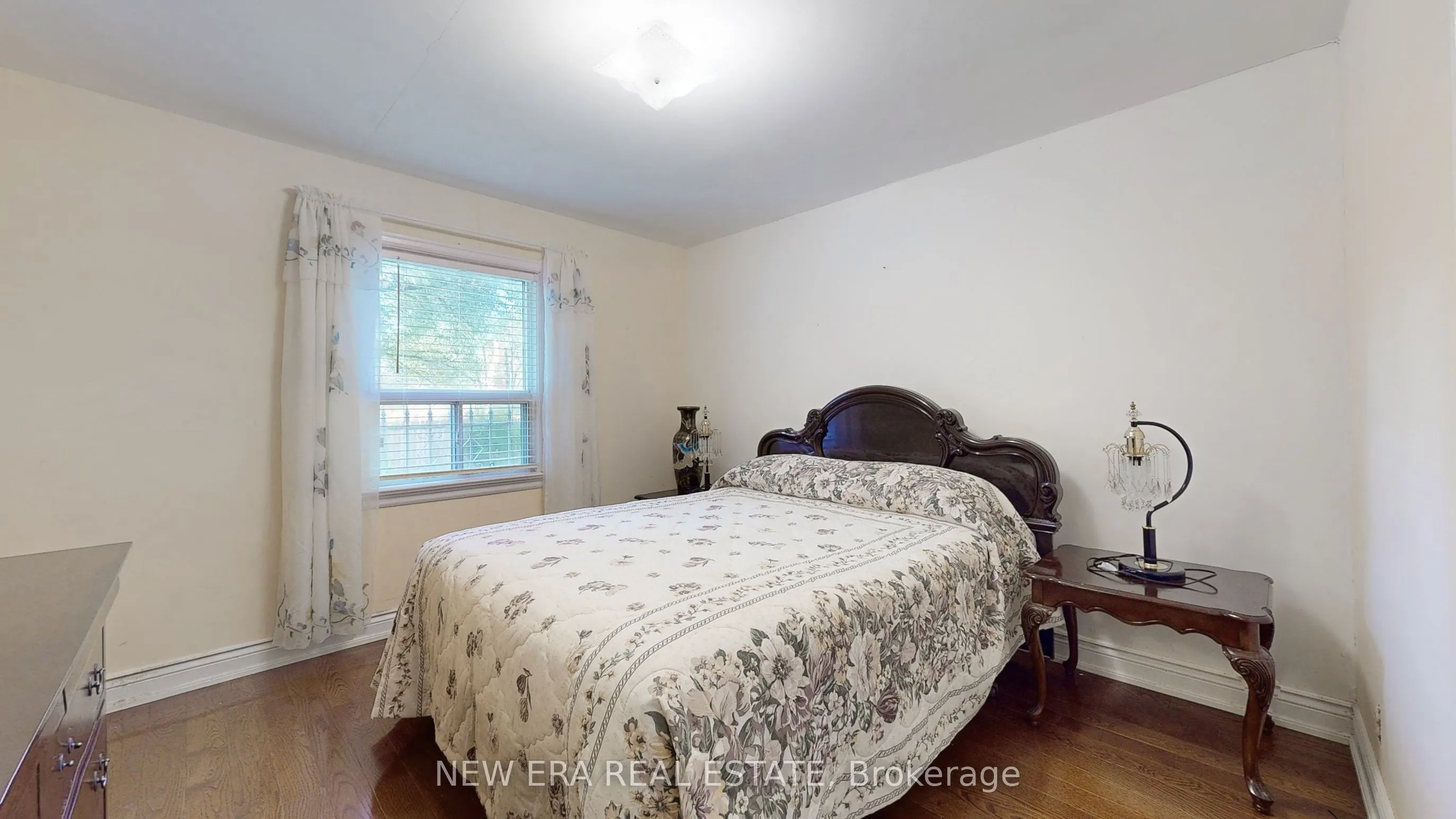 1 Fairbourne Crescent