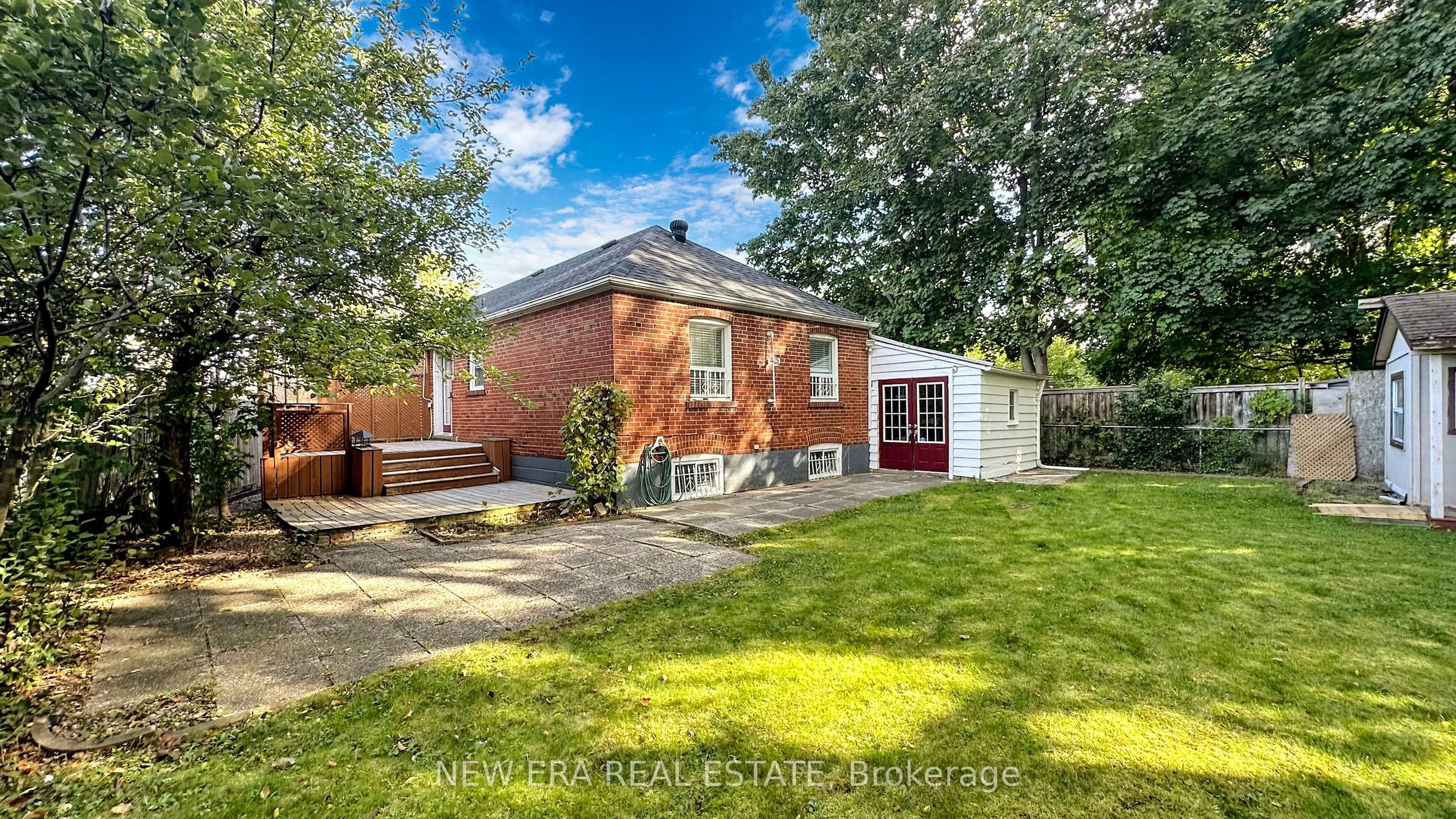 1 Fairbourne Crescent
