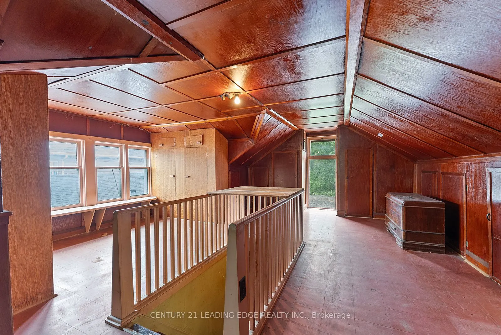 102 Kalmar Avenue N