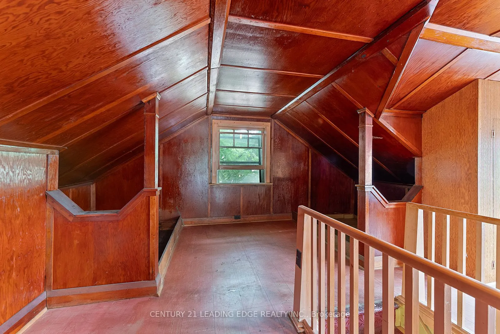 102 Kalmar Avenue N