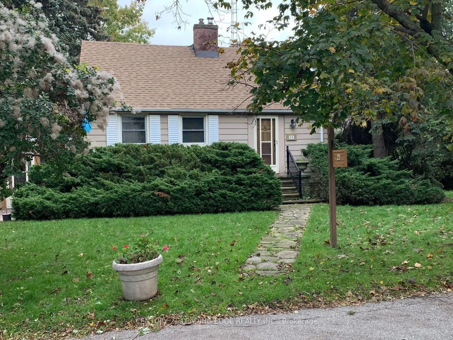 21 Faircroft Boulevard
