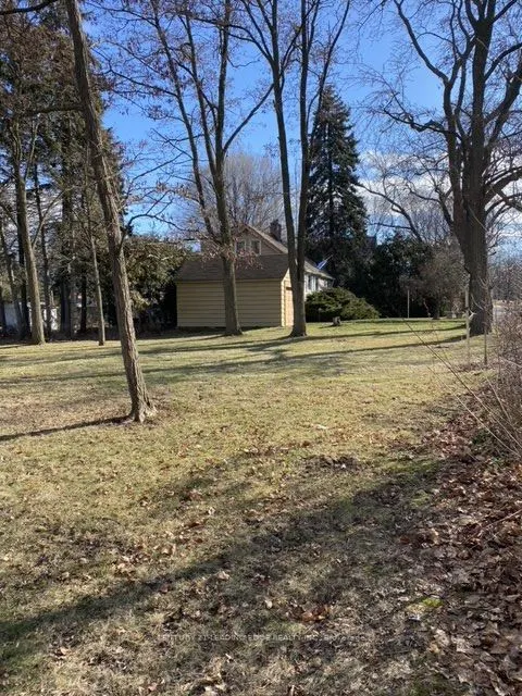21 Faircroft Boulevard