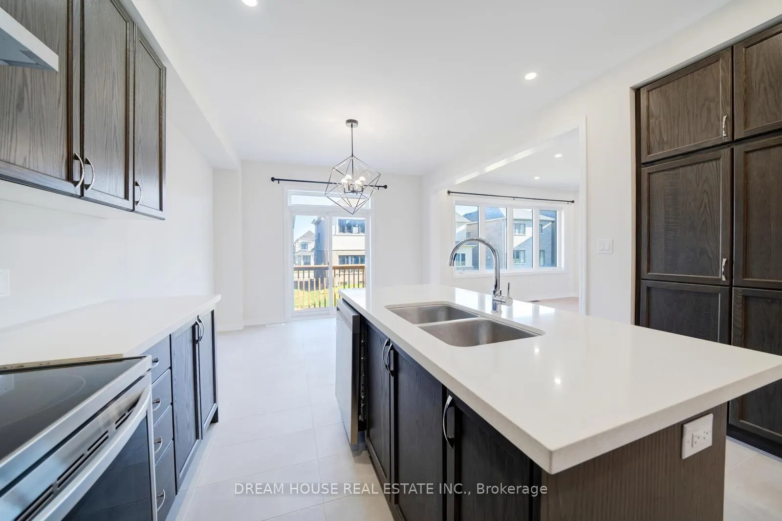 11 Northrop Avenue