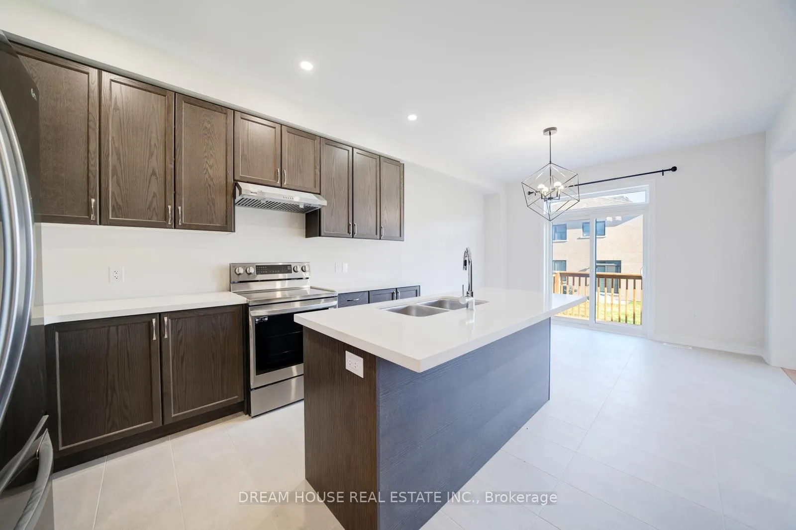 11 Northrop Avenue