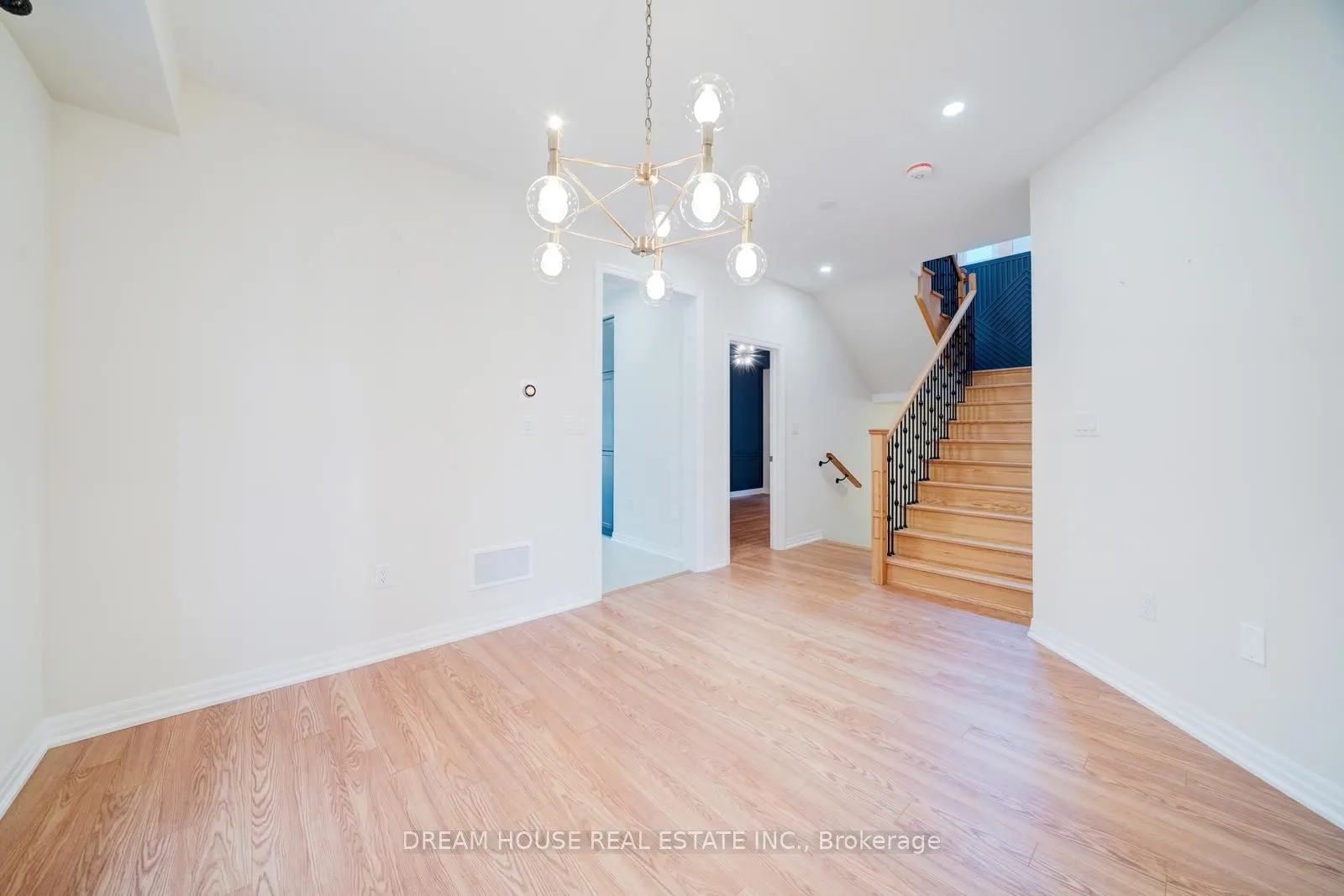 11 Northrop Avenue