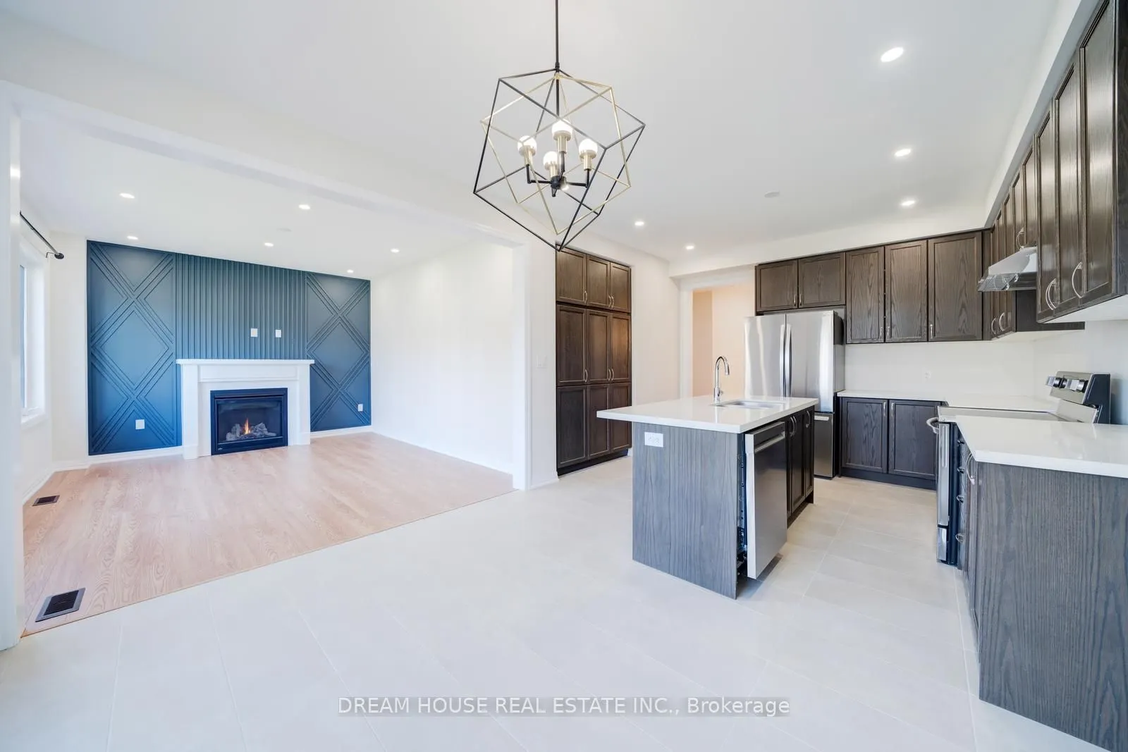 11 Northrop Avenue