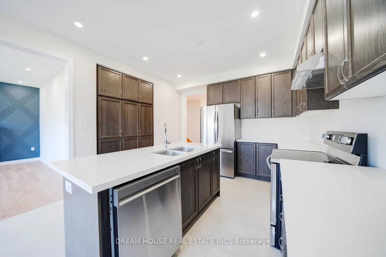 11 Northrop Avenue