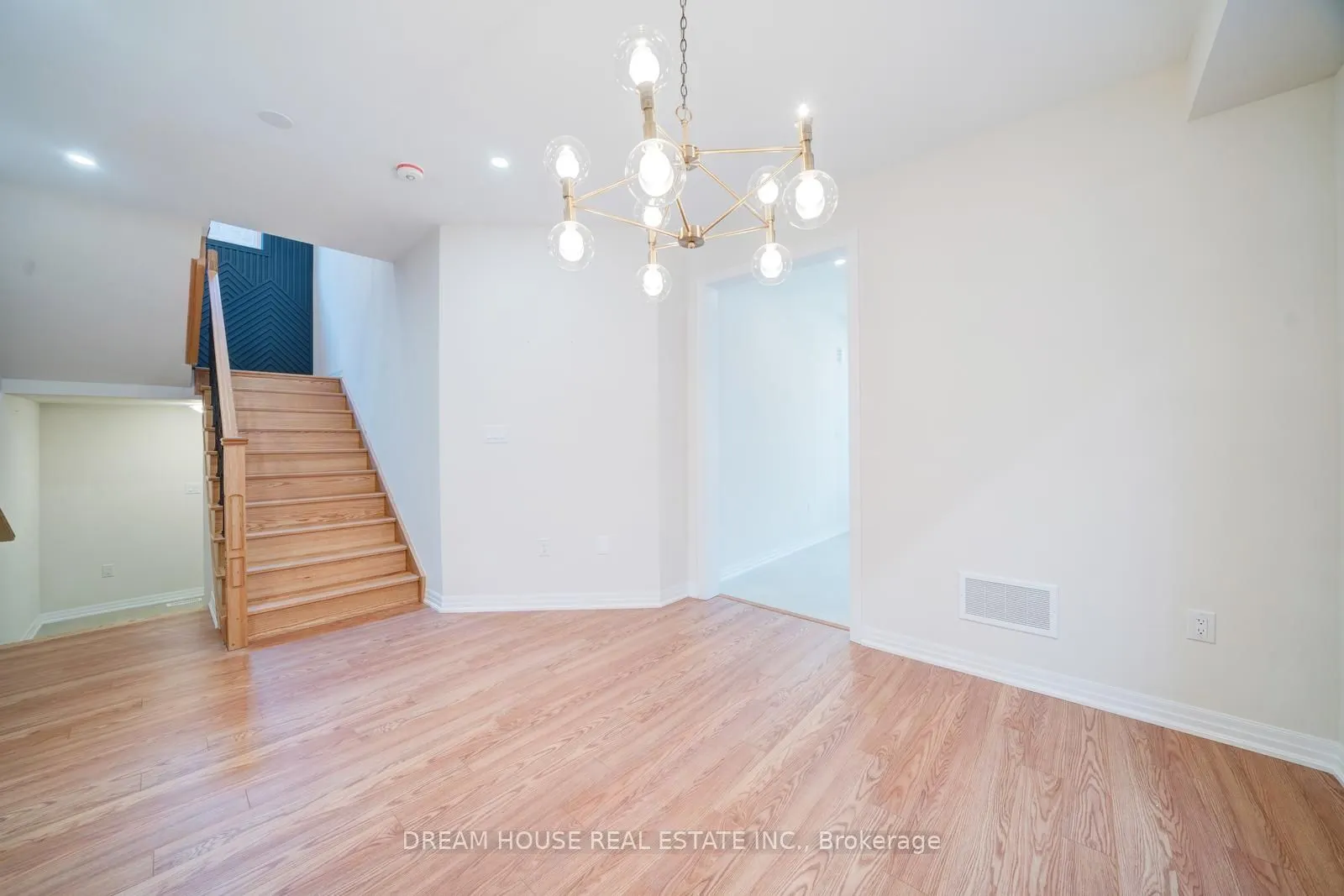 11 Northrop Avenue