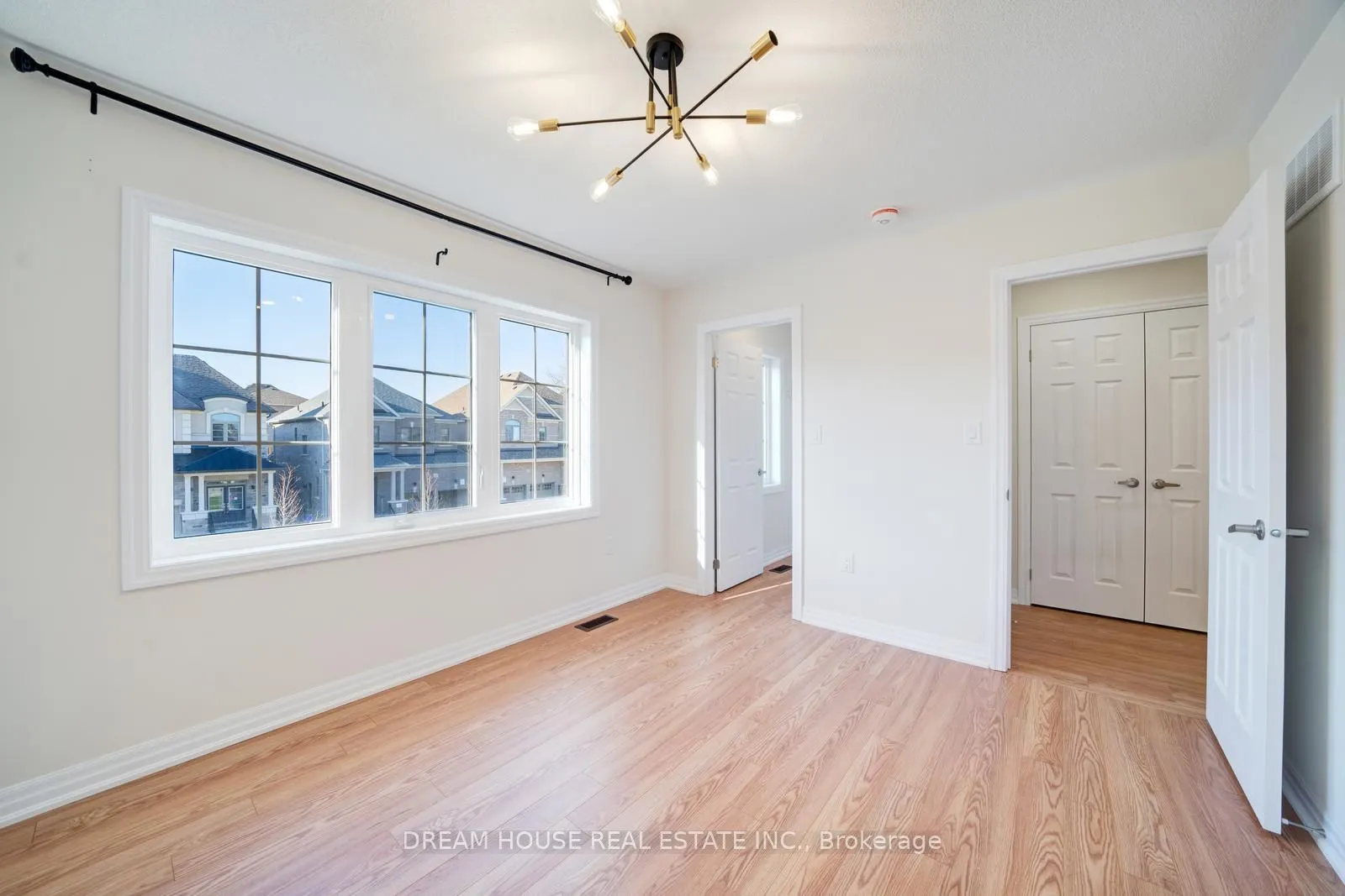 11 Northrop Avenue