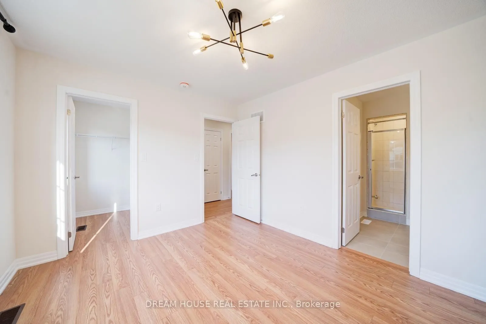 11 Northrop Avenue